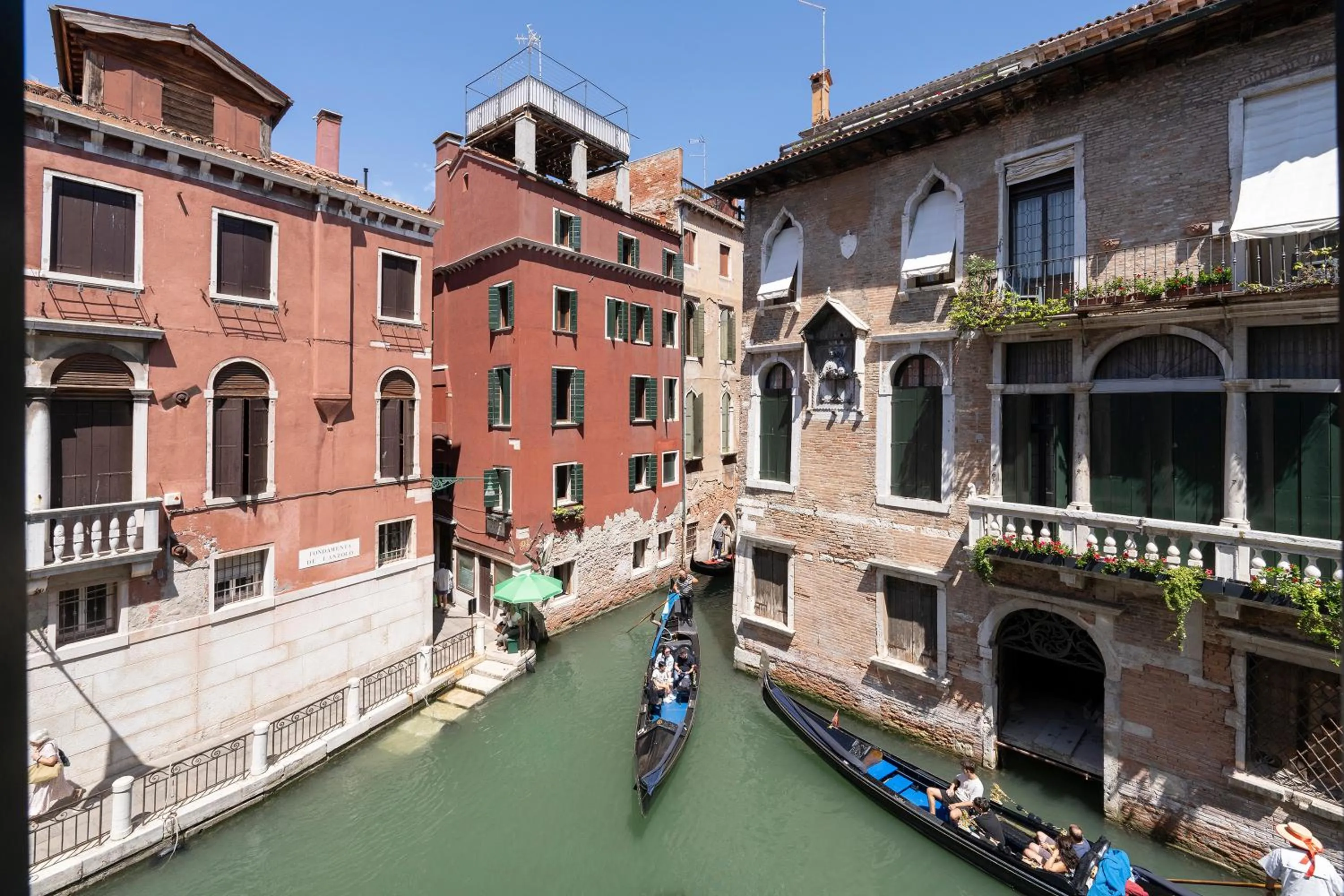 Neighbourhood in Anzolo Palace - Rooms & Apartments