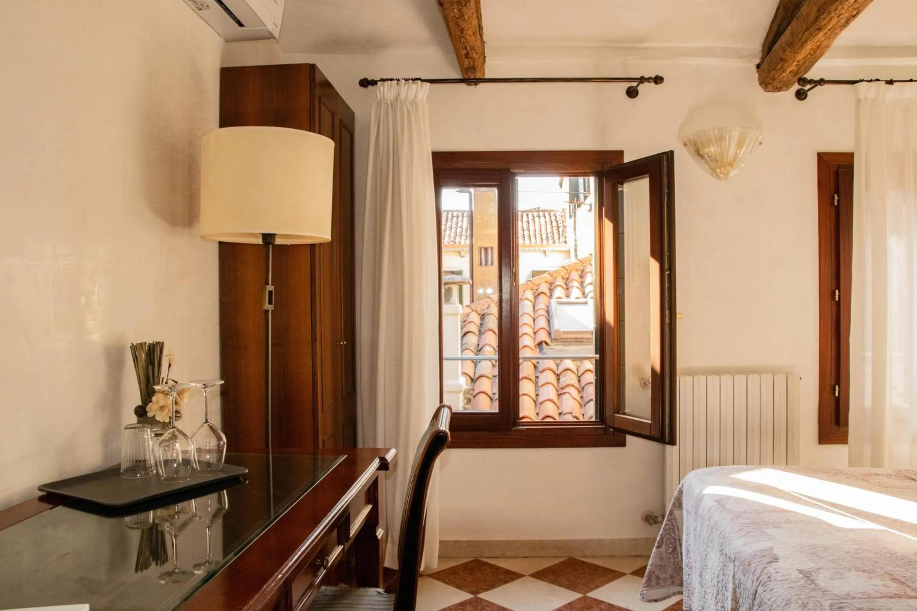 Bedroom, Bed in Anzolo Palace - Rooms & Apartments