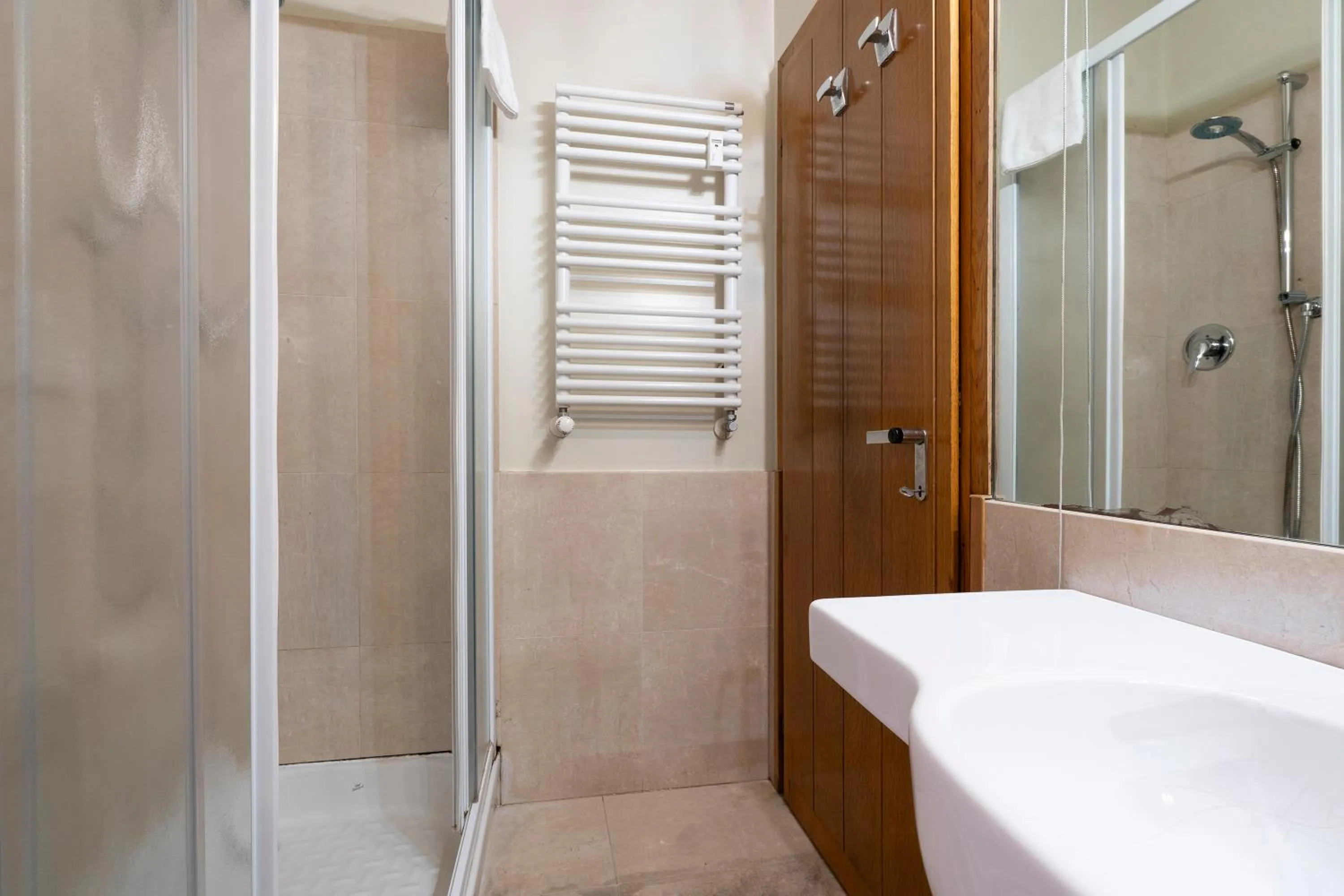 Shower in Anzolo Palace - Rooms & Apartments