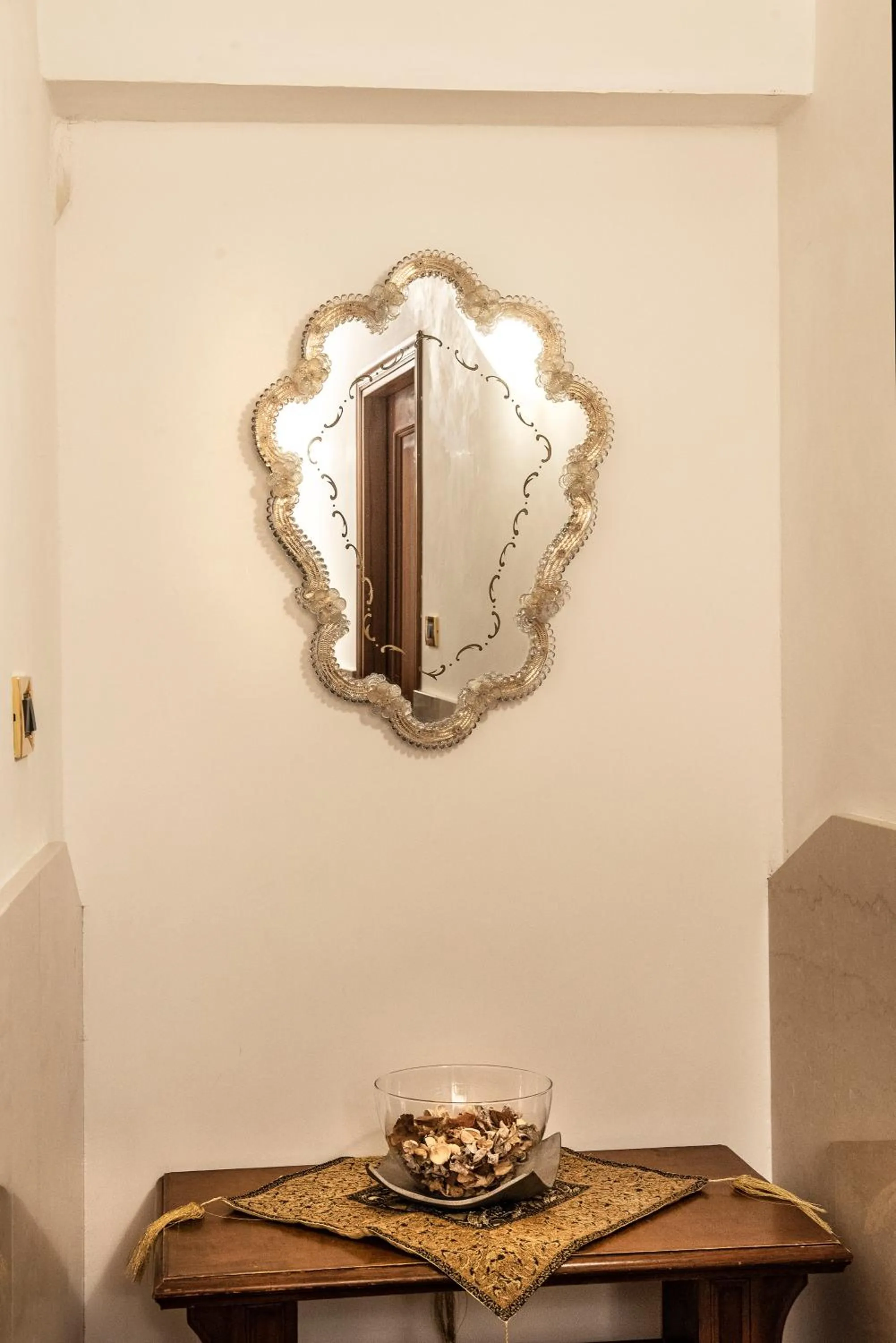 Decorative detail in Anzolo Palace - Rooms & Apartments