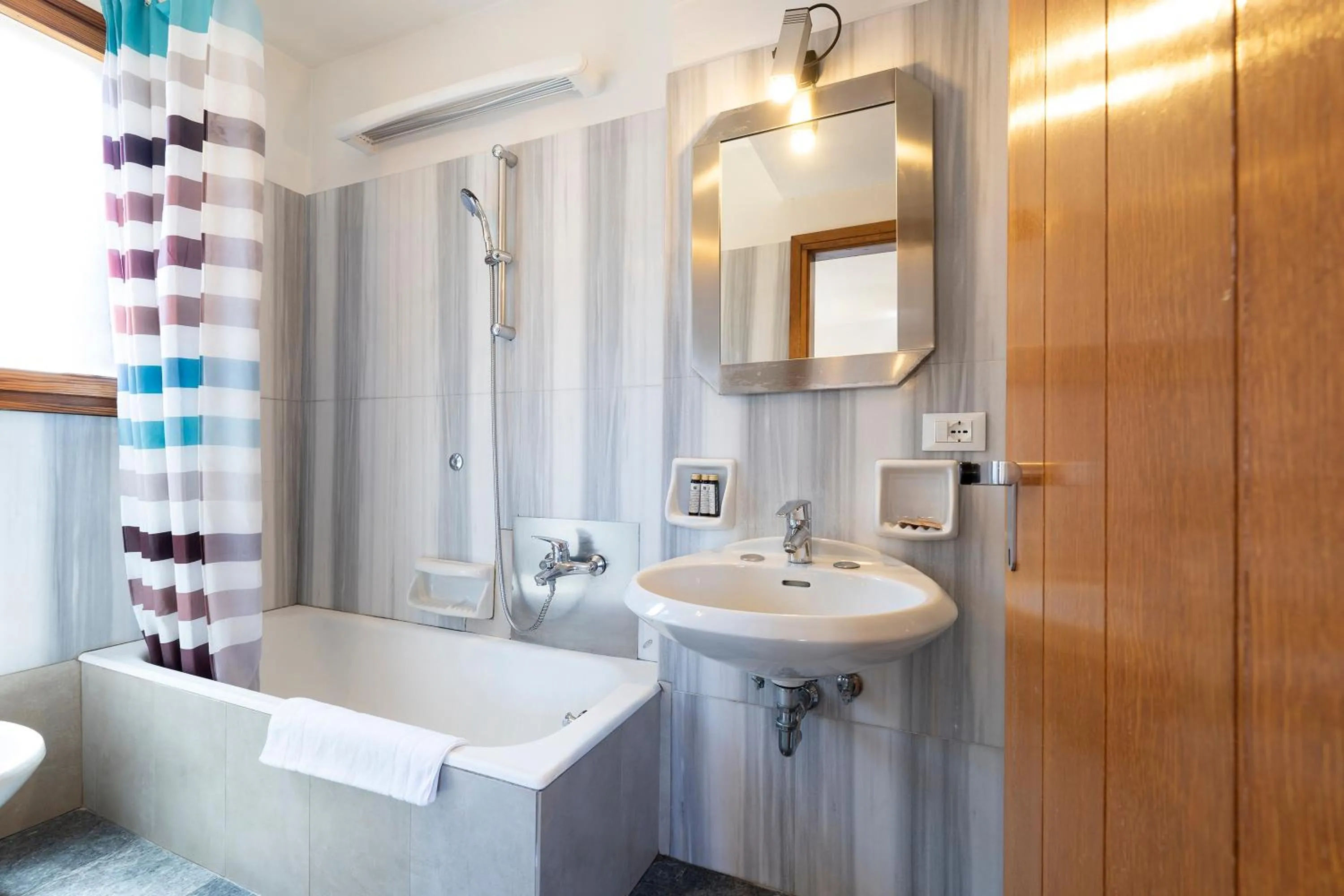 Shower in Anzolo Palace - Rooms & Apartments