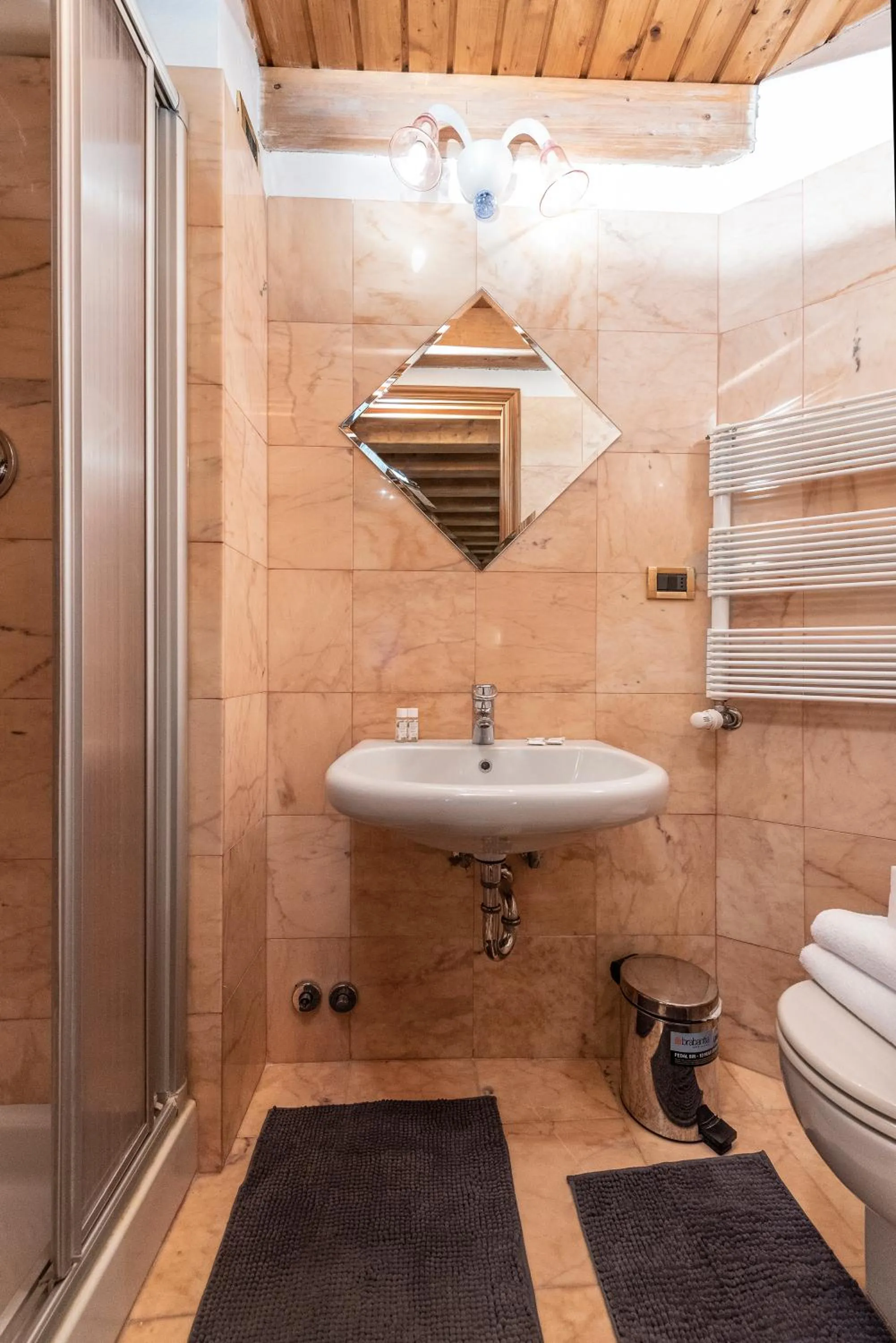 Bathroom in Anzolo Palace - Rooms & Apartments