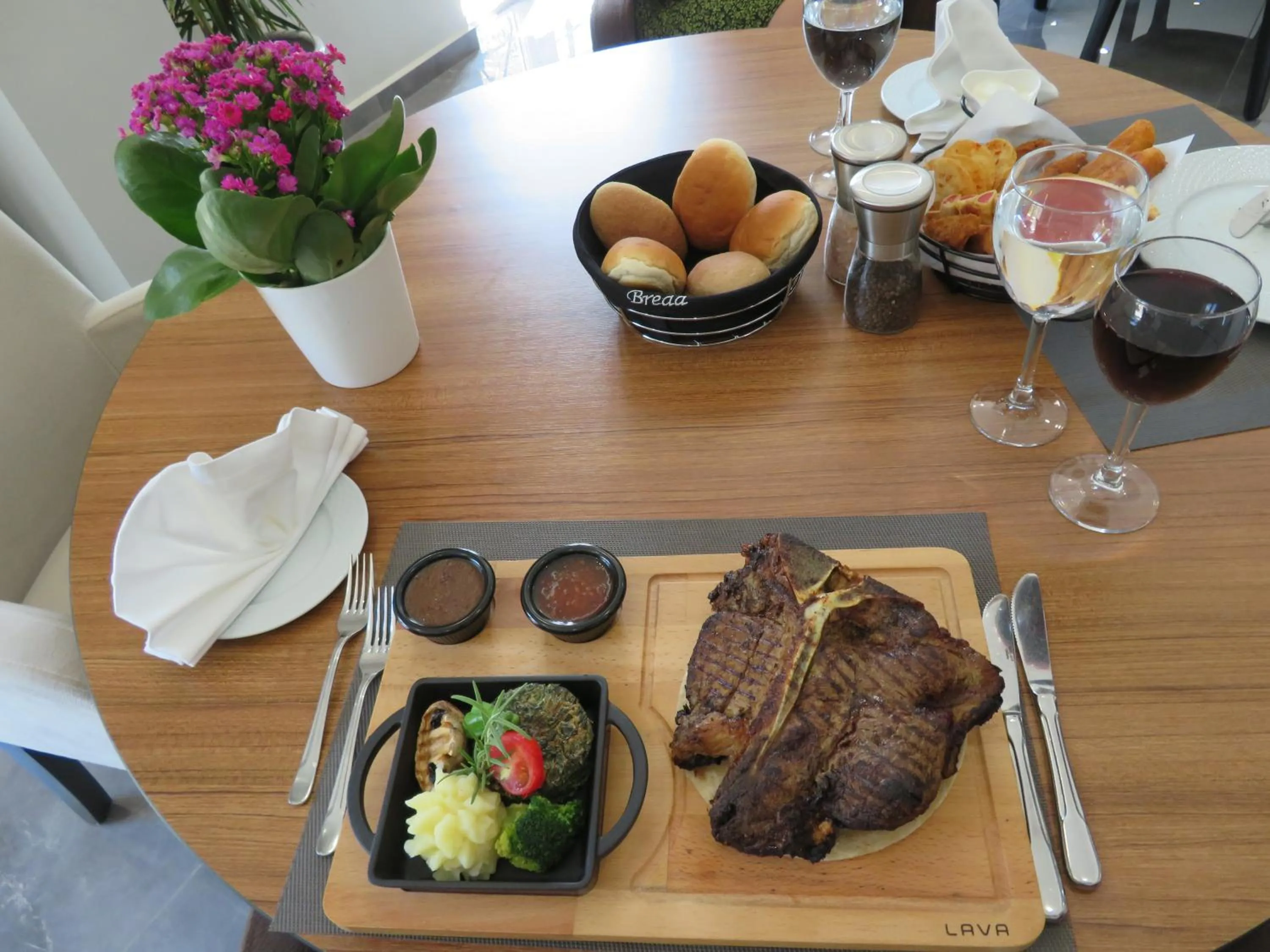 Food and drinks in Hotel Sun