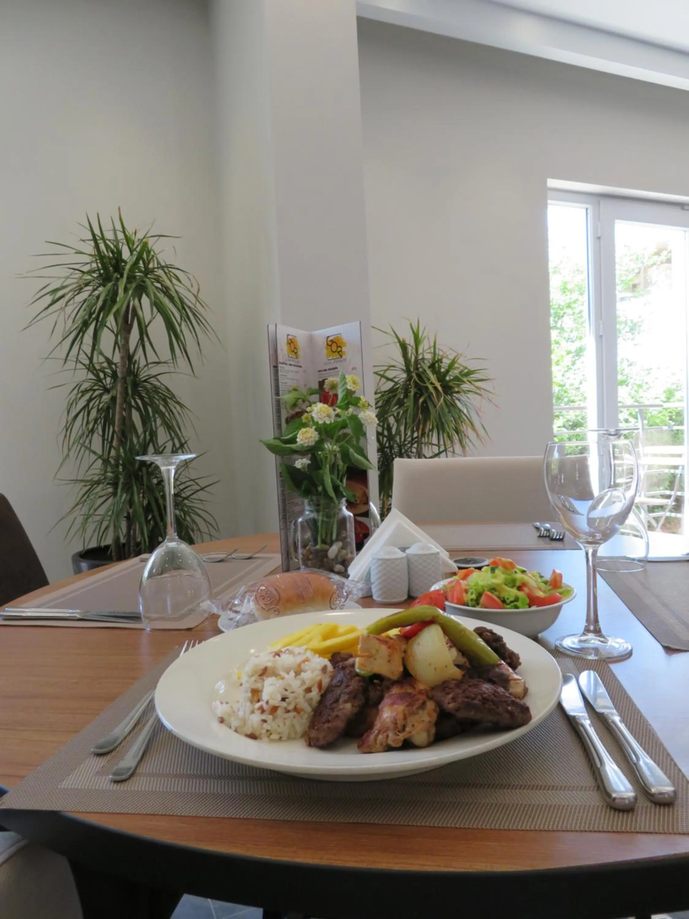 Food and drinks in Hotel Sun