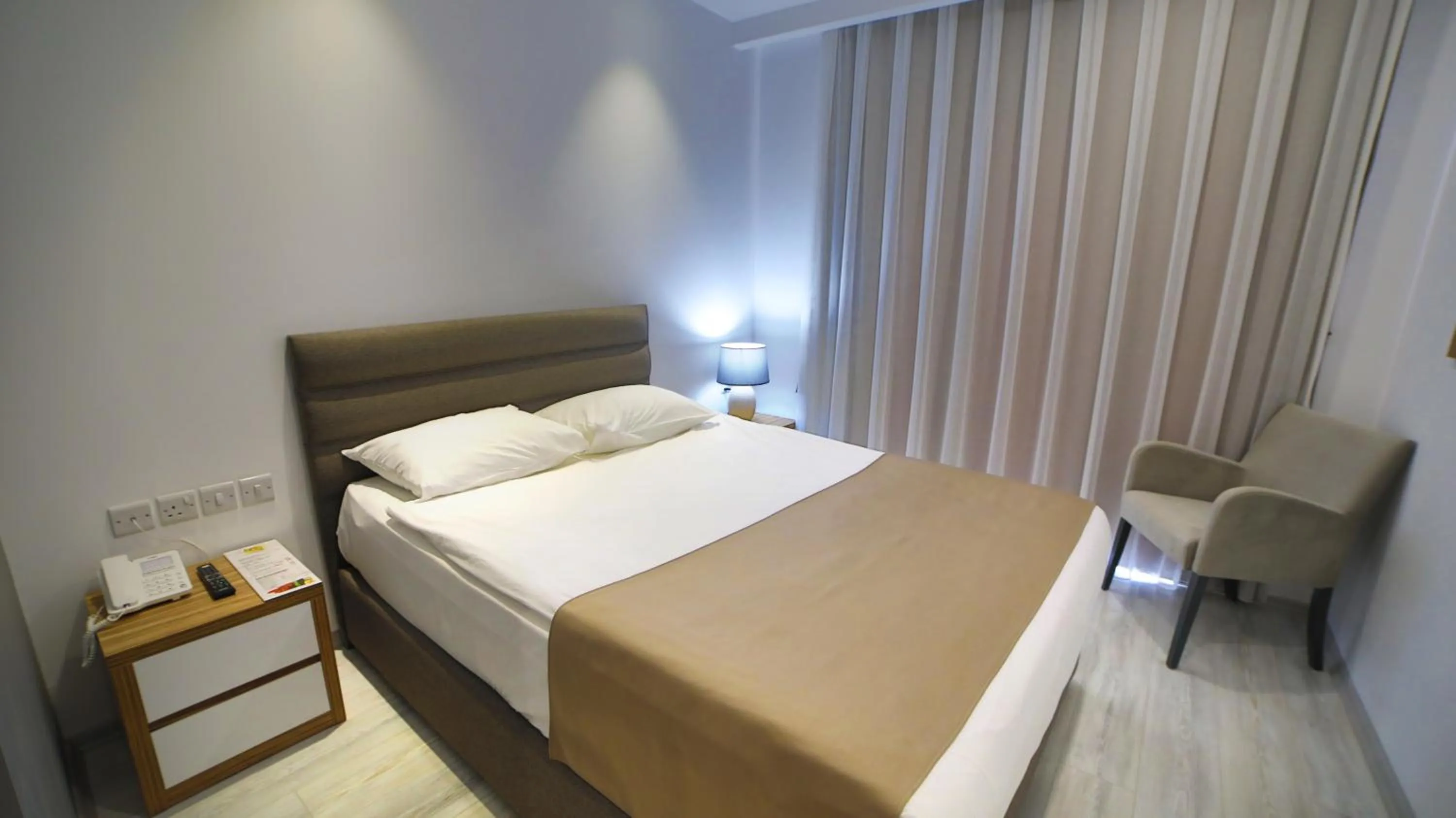 Bedroom, Bed in Hotel Sun