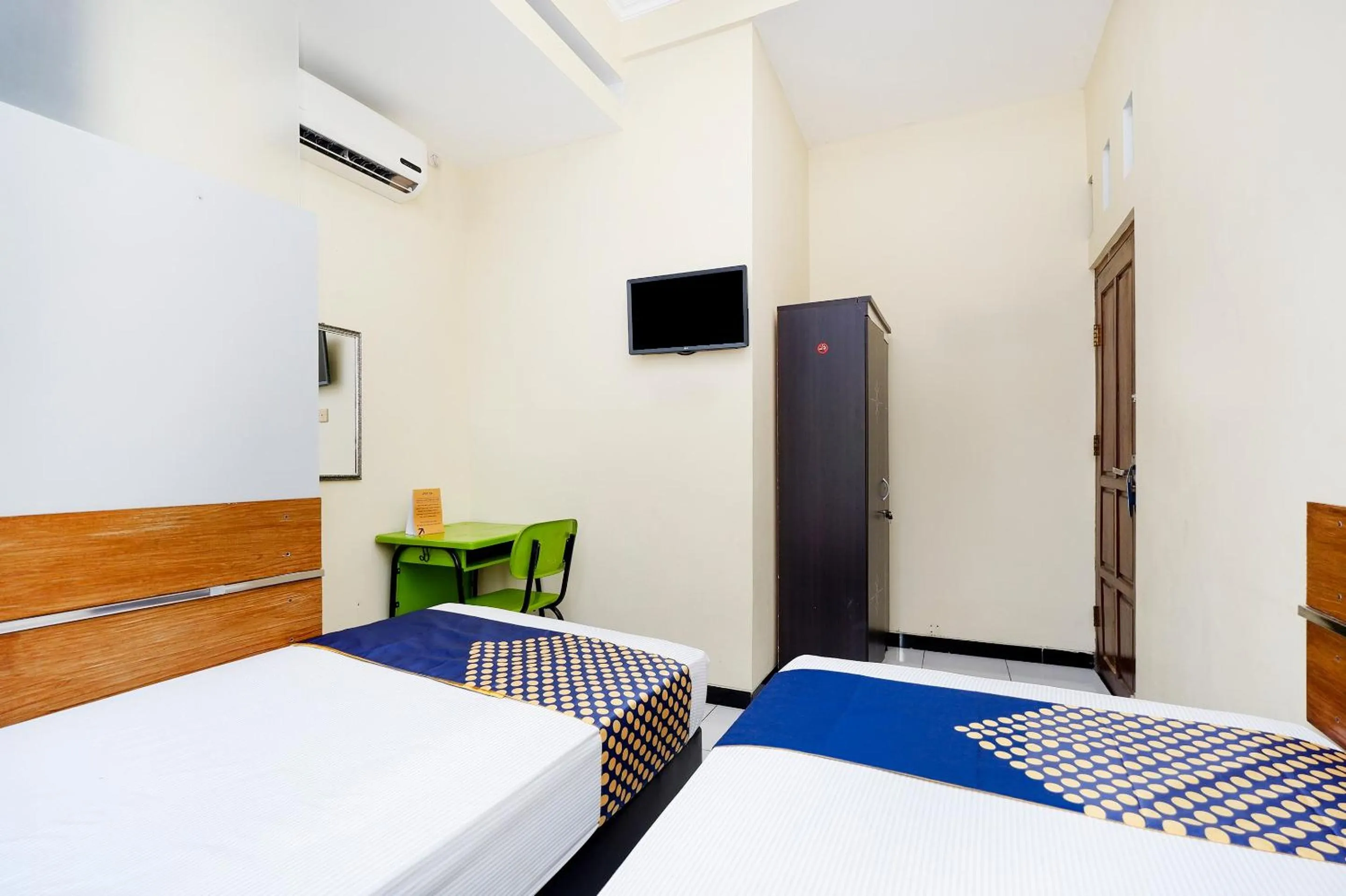 Bedroom, Bed in Hotel O Solo Point Guest House Syariah
