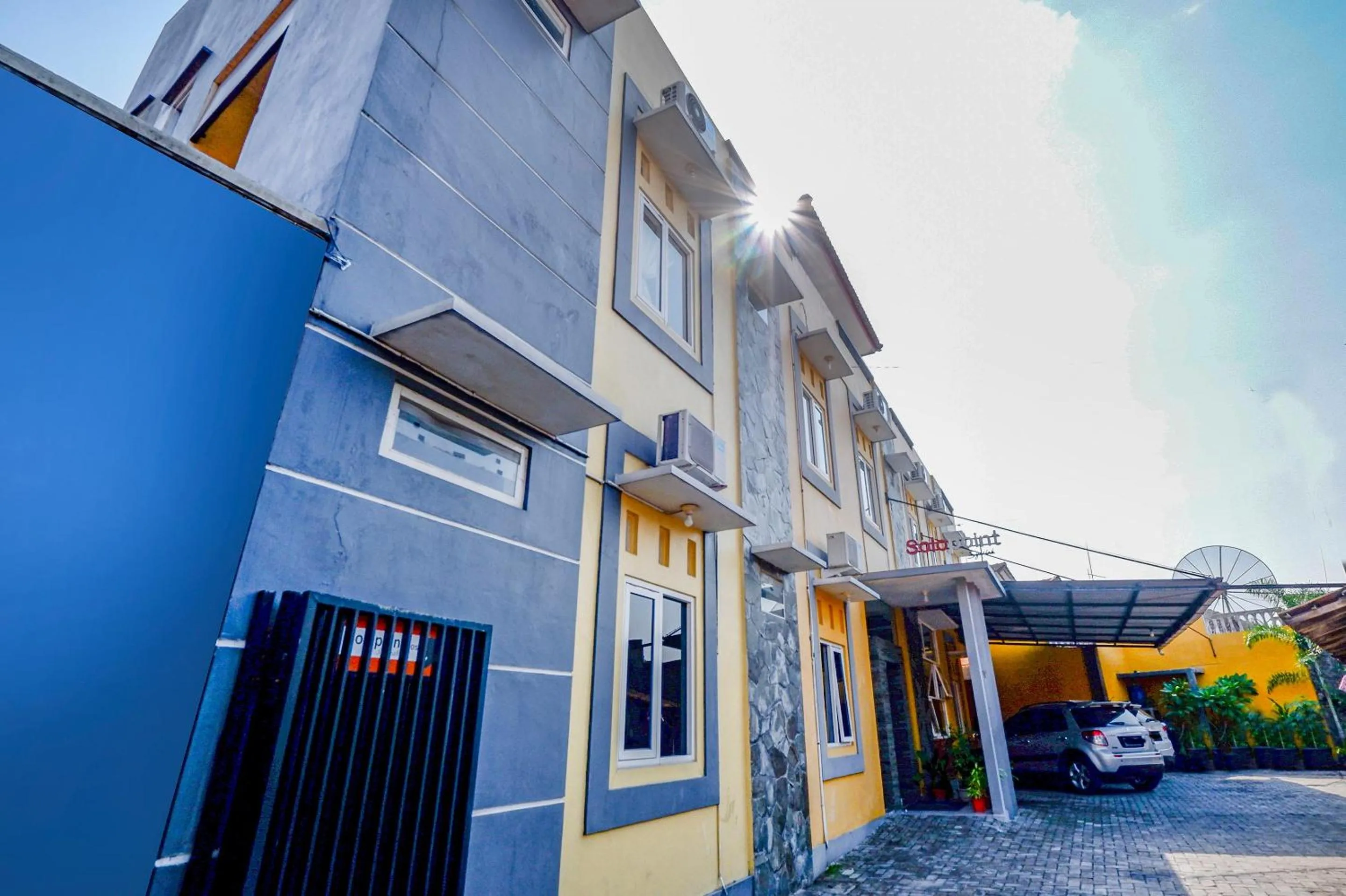 Facade/entrance in Hotel O Solo Point Guest House Syariah