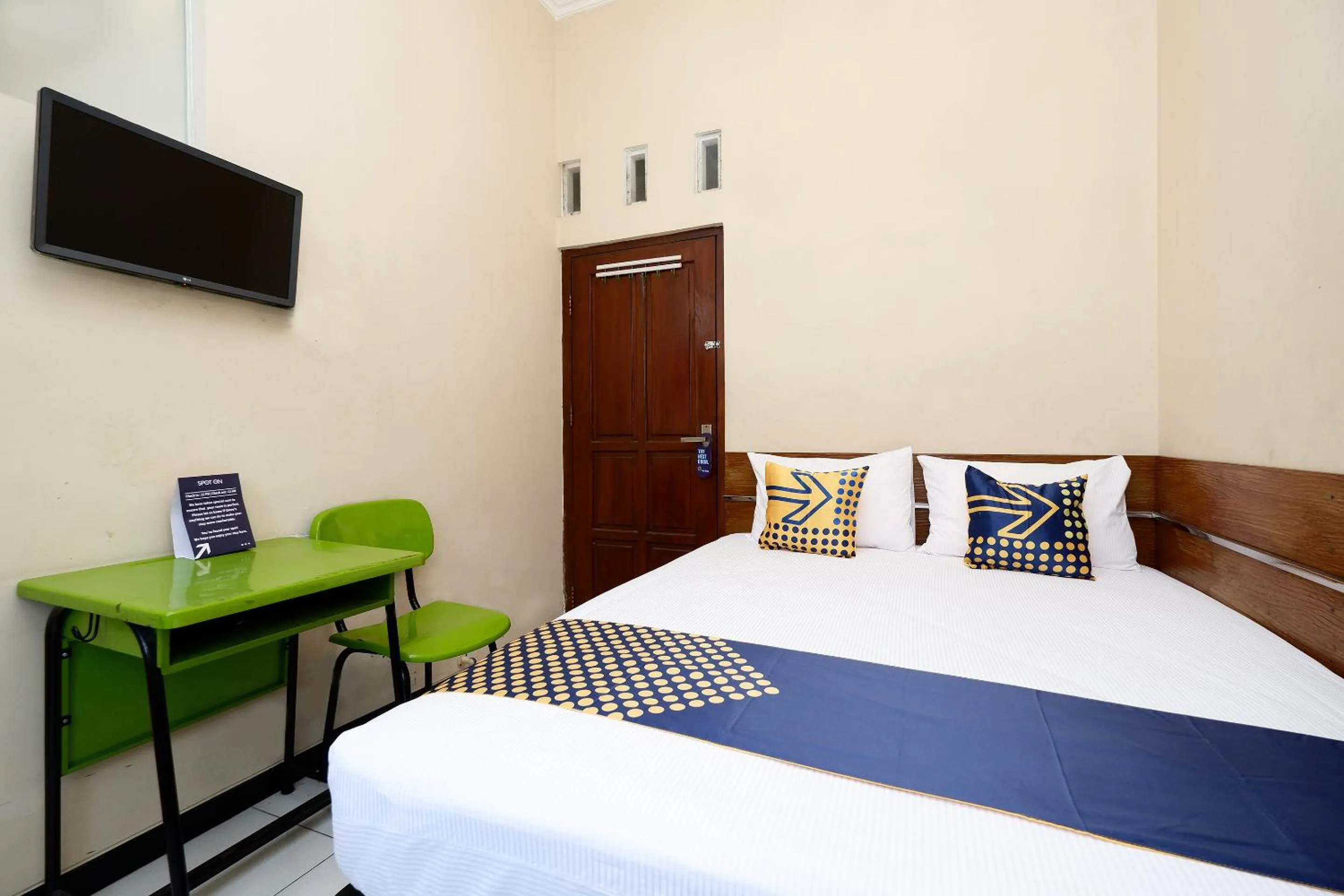 Bedroom, Bed in Hotel O Solo Point Guest House Syariah