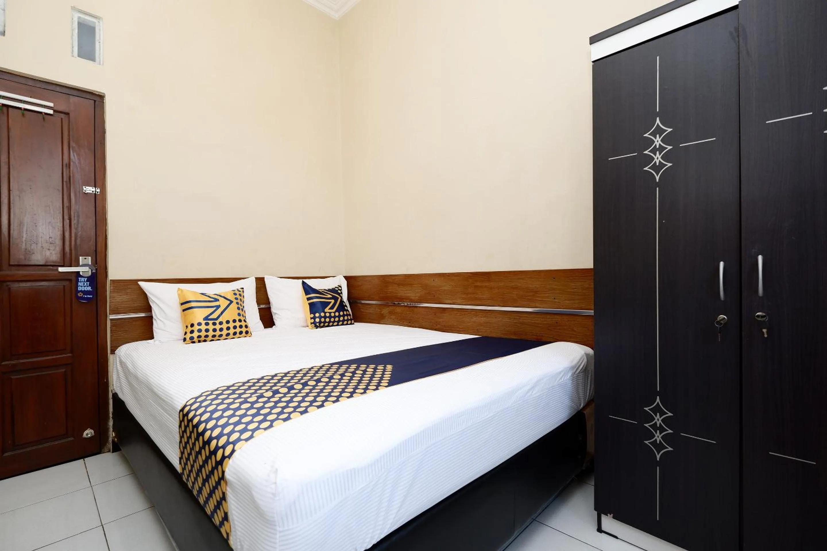 Bedroom, Bed in Hotel O Solo Point Guest House Syariah