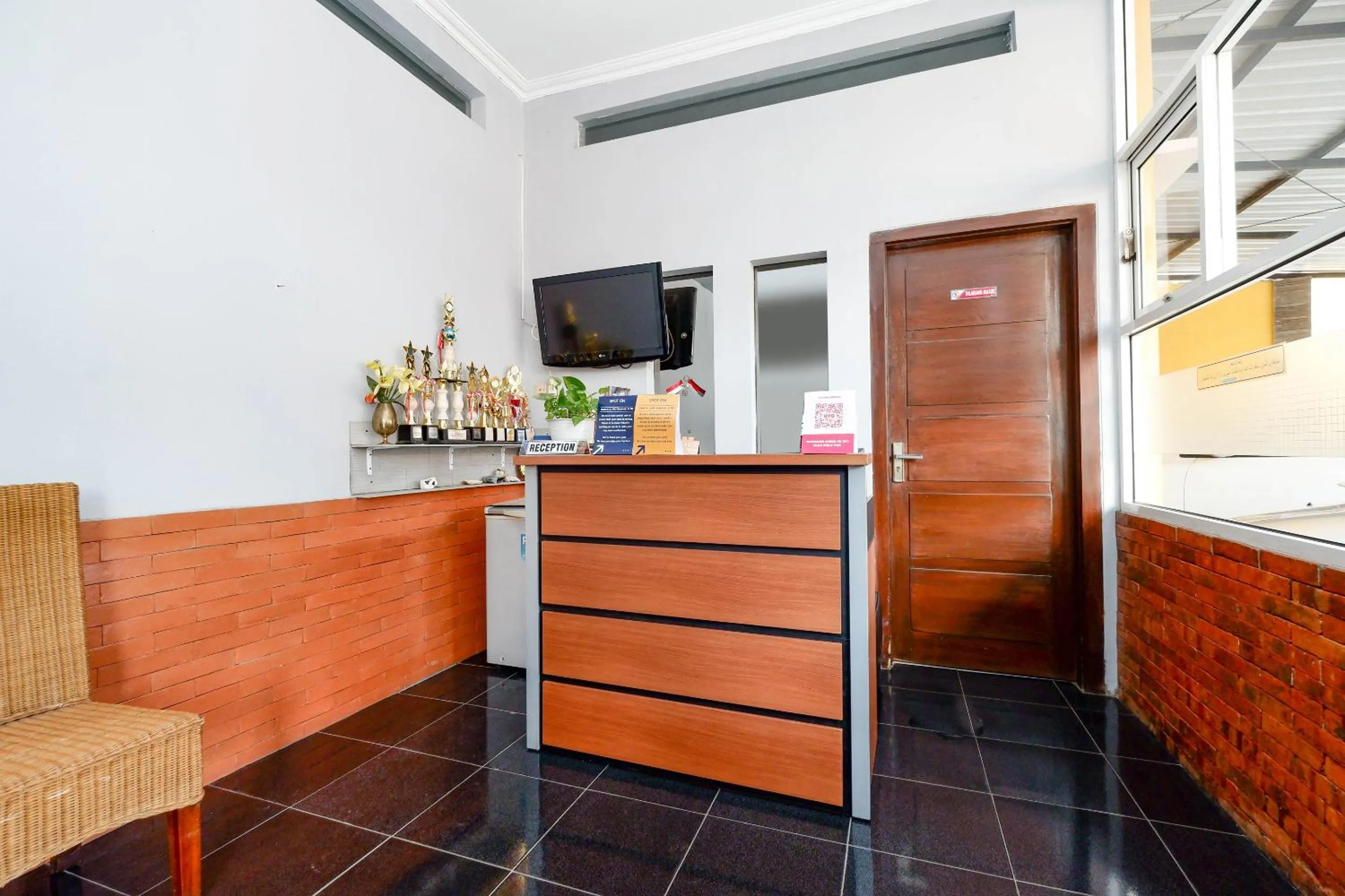 Lobby or reception in Hotel O Solo Point Guest House Syariah