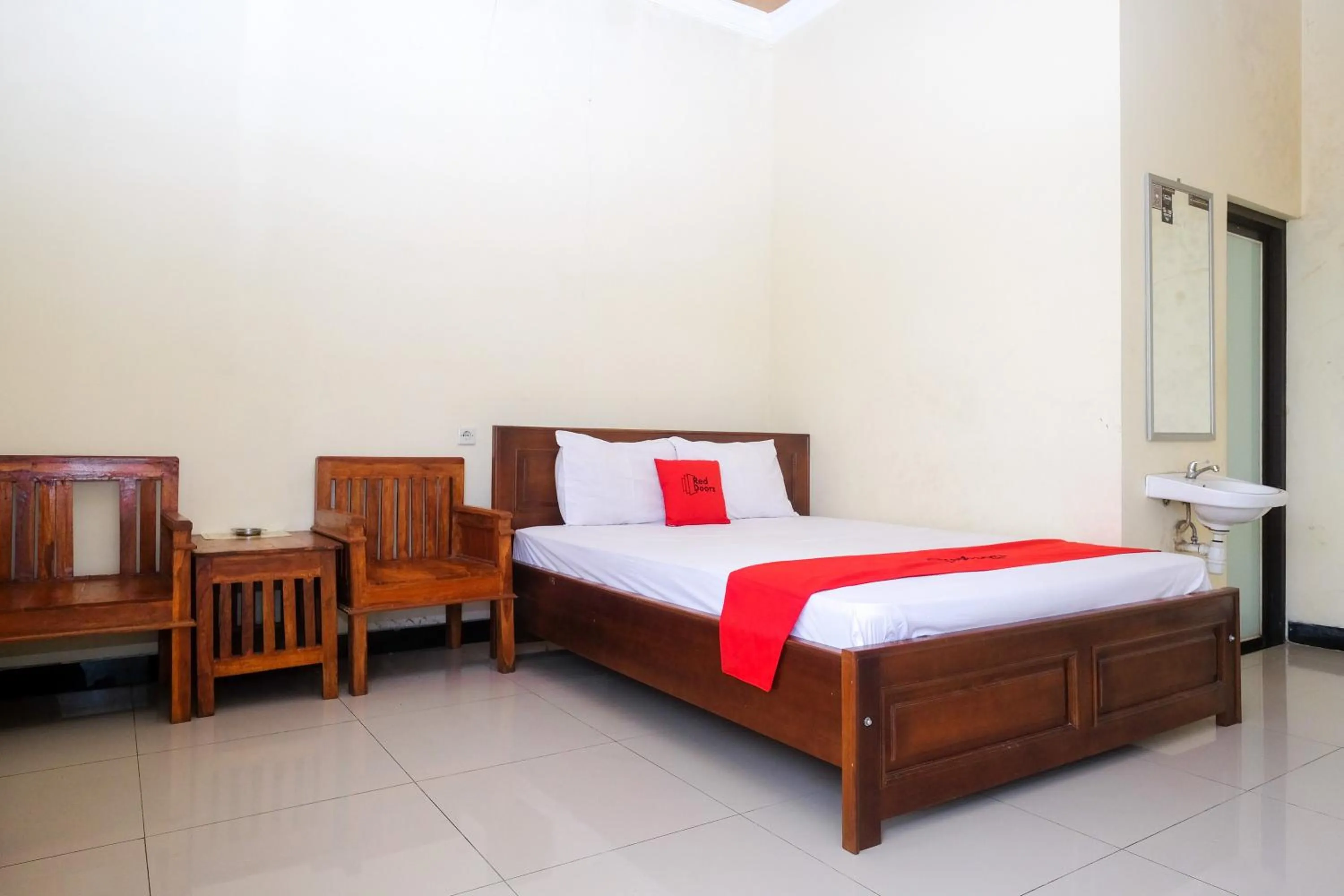 Bed in RedDoorz near Candi Sukuh Karanganyar