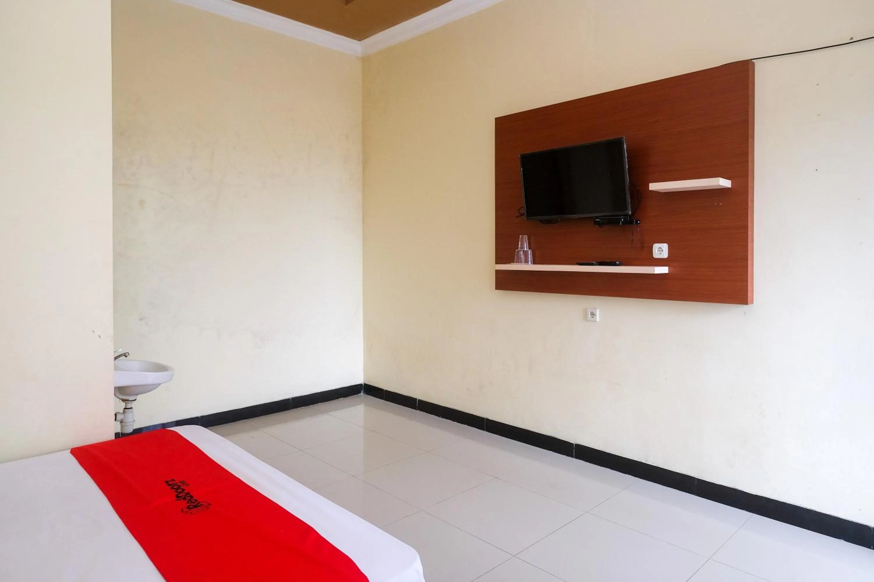 Bed in RedDoorz near Candi Sukuh Karanganyar