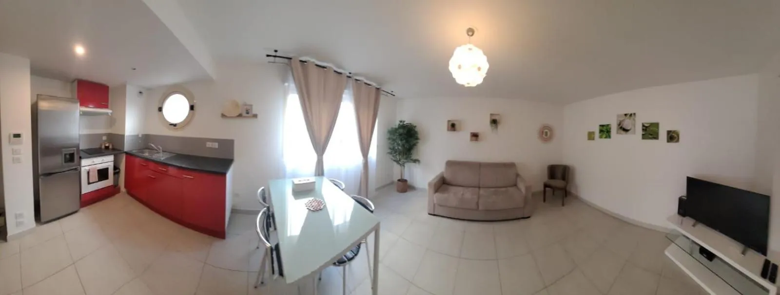 TV and multimedia in Hôtel Montaigne & Spa - Cannes Centre