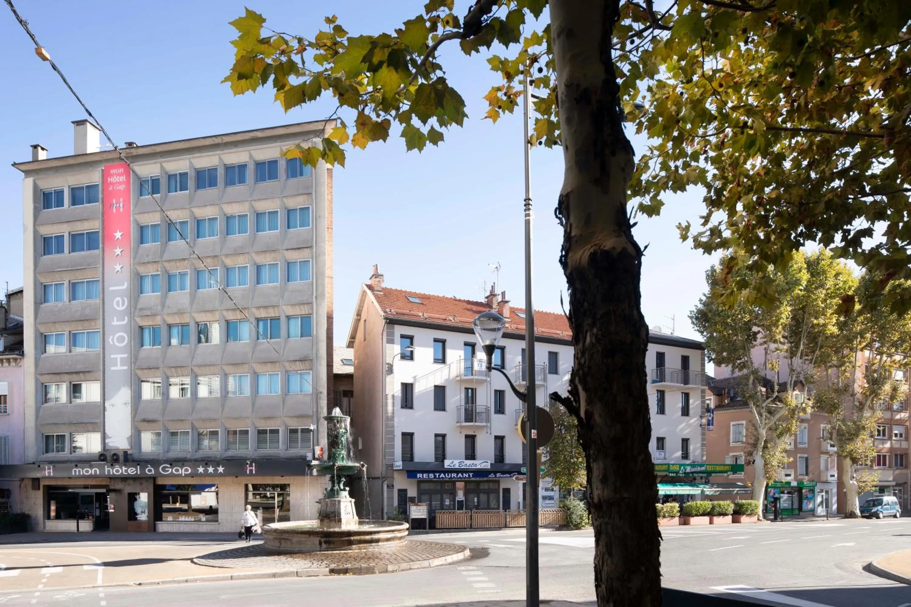 Facade/entrance in Mon Hotel à Gap