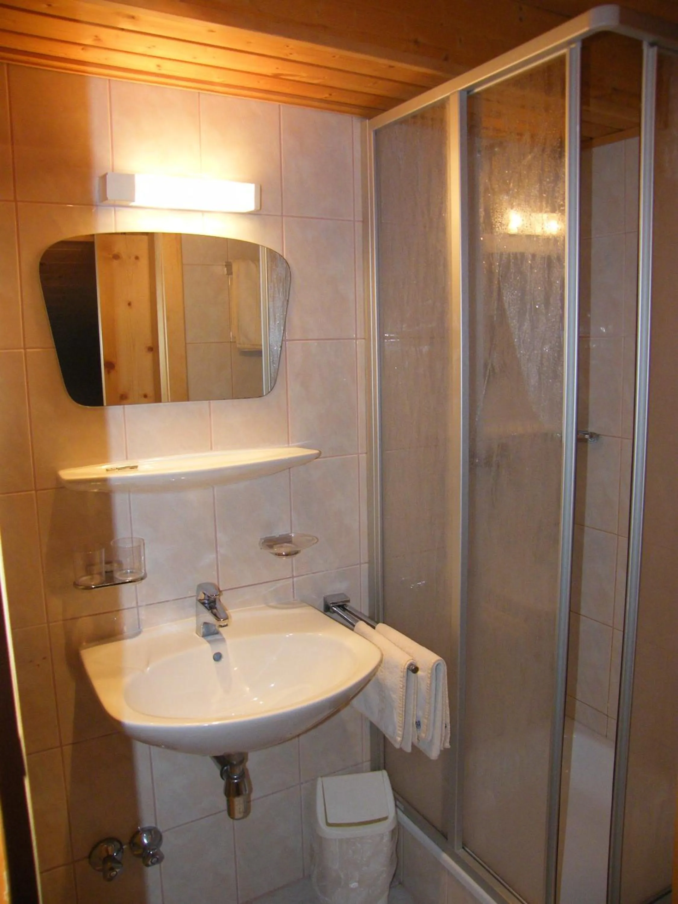 Bathroom in Katharina's Sleepover - Budget Holiday Home