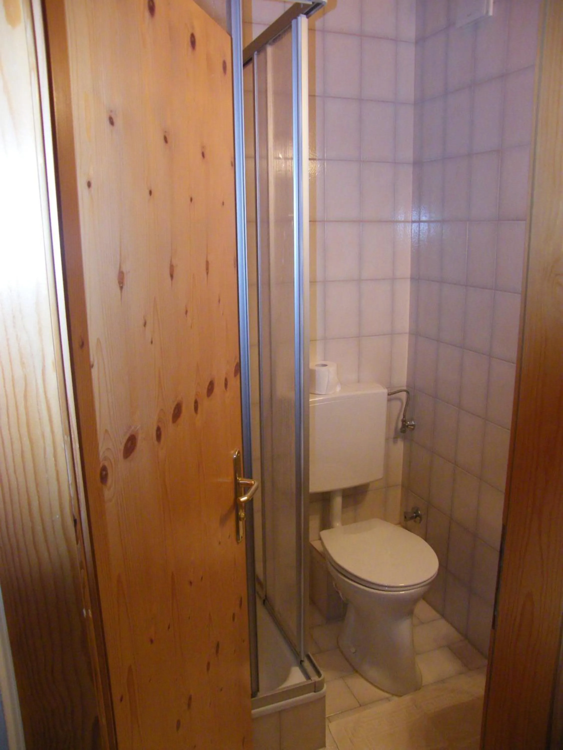 Bathroom in Katharina's Sleepover - Budget Holiday Home