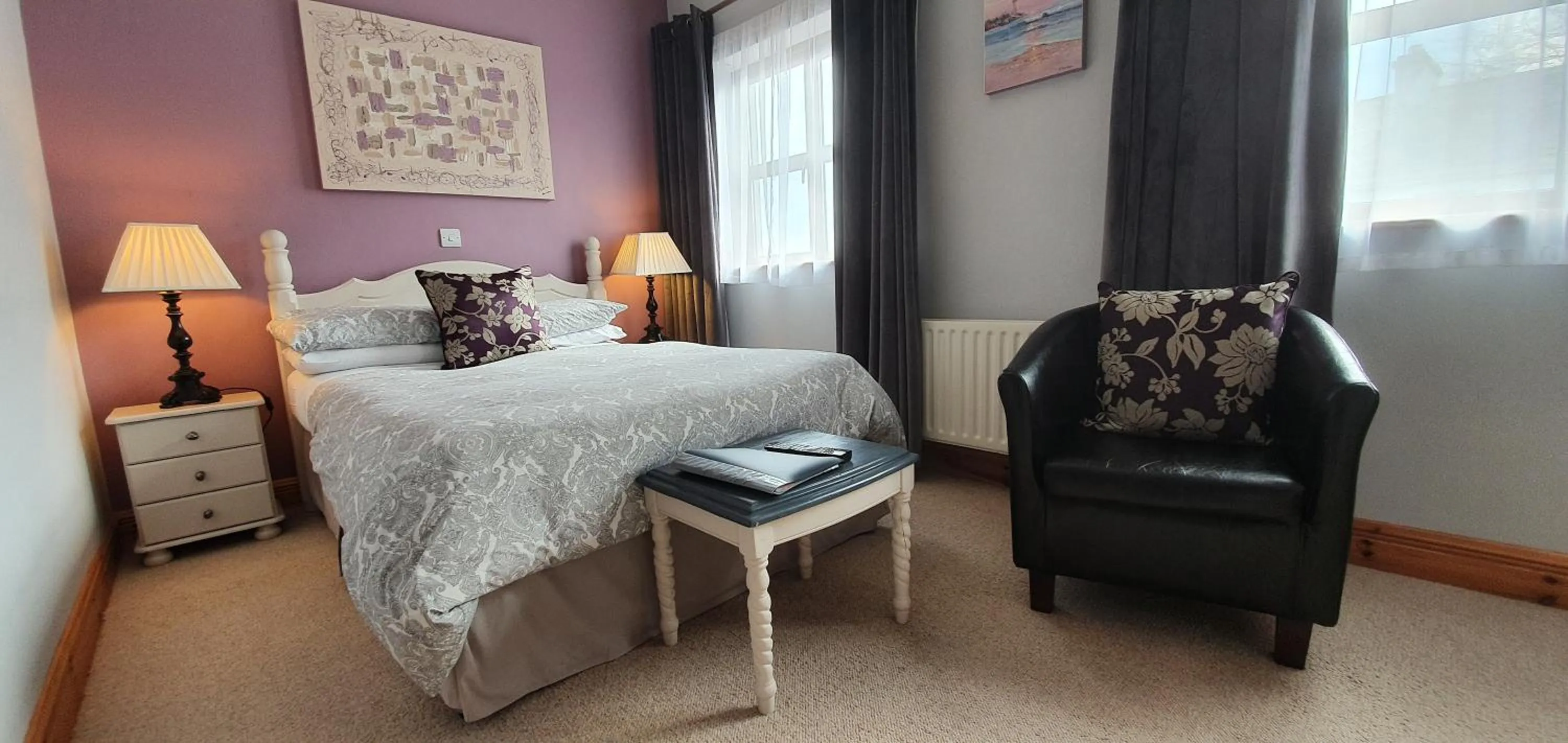 Photo of the whole room, Bed in Church View House F56H977