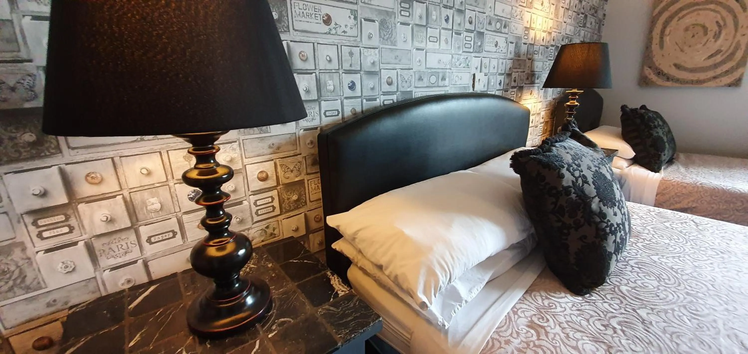 Bed in Church View House F56H977