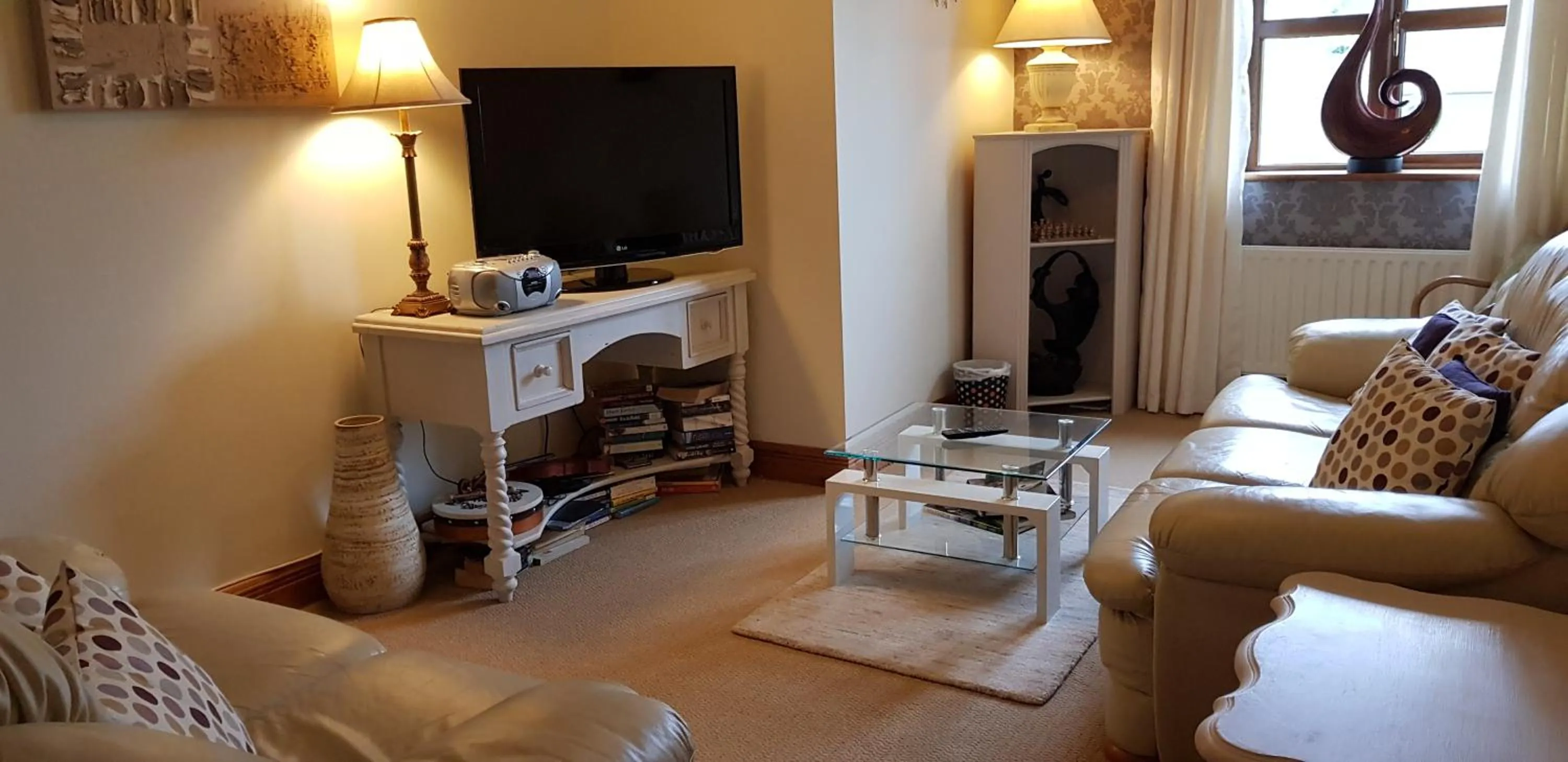 Lobby or reception in Church View House F56H977