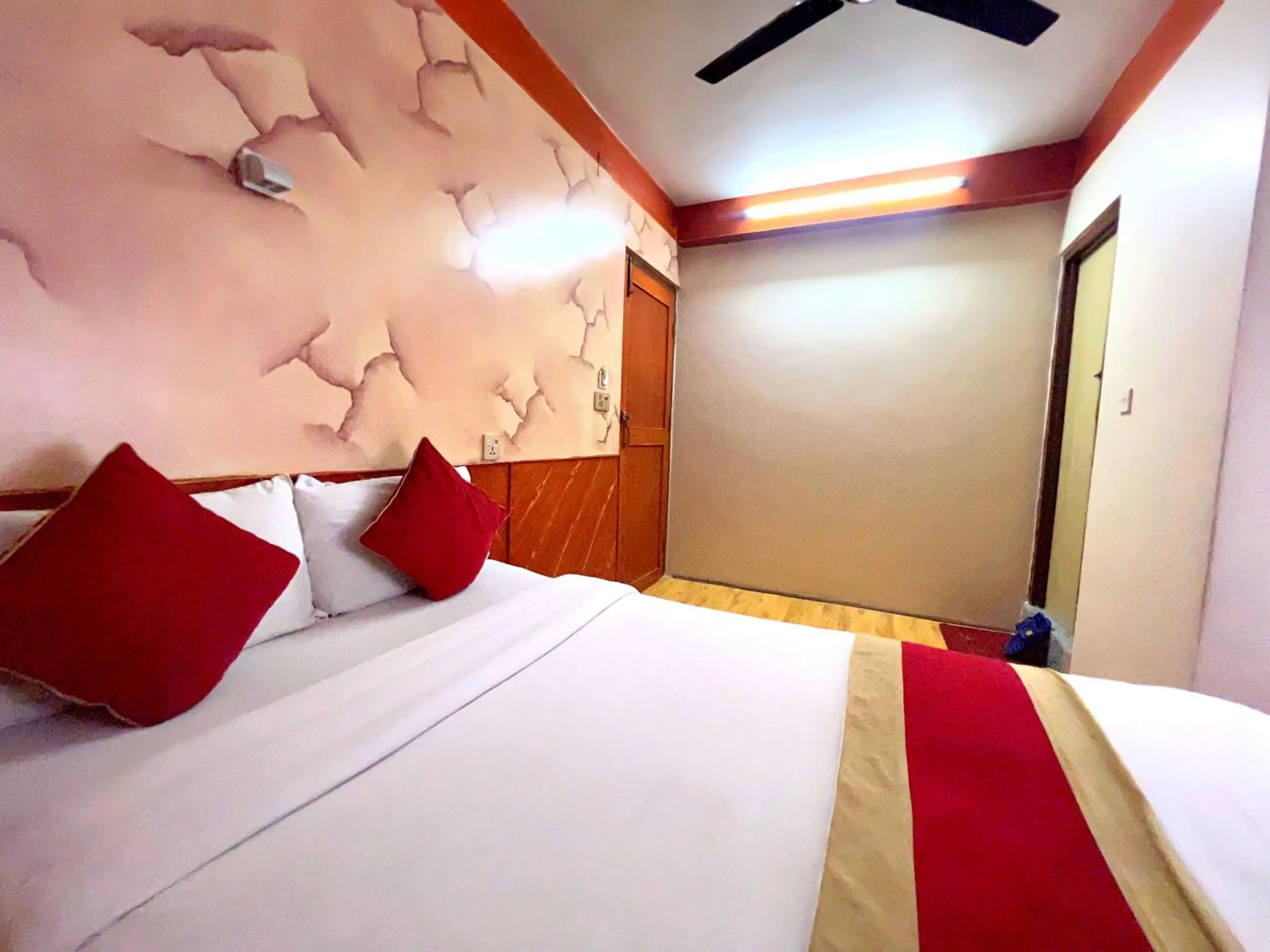 Bedroom, Bed in Thamel Seasons Hotel