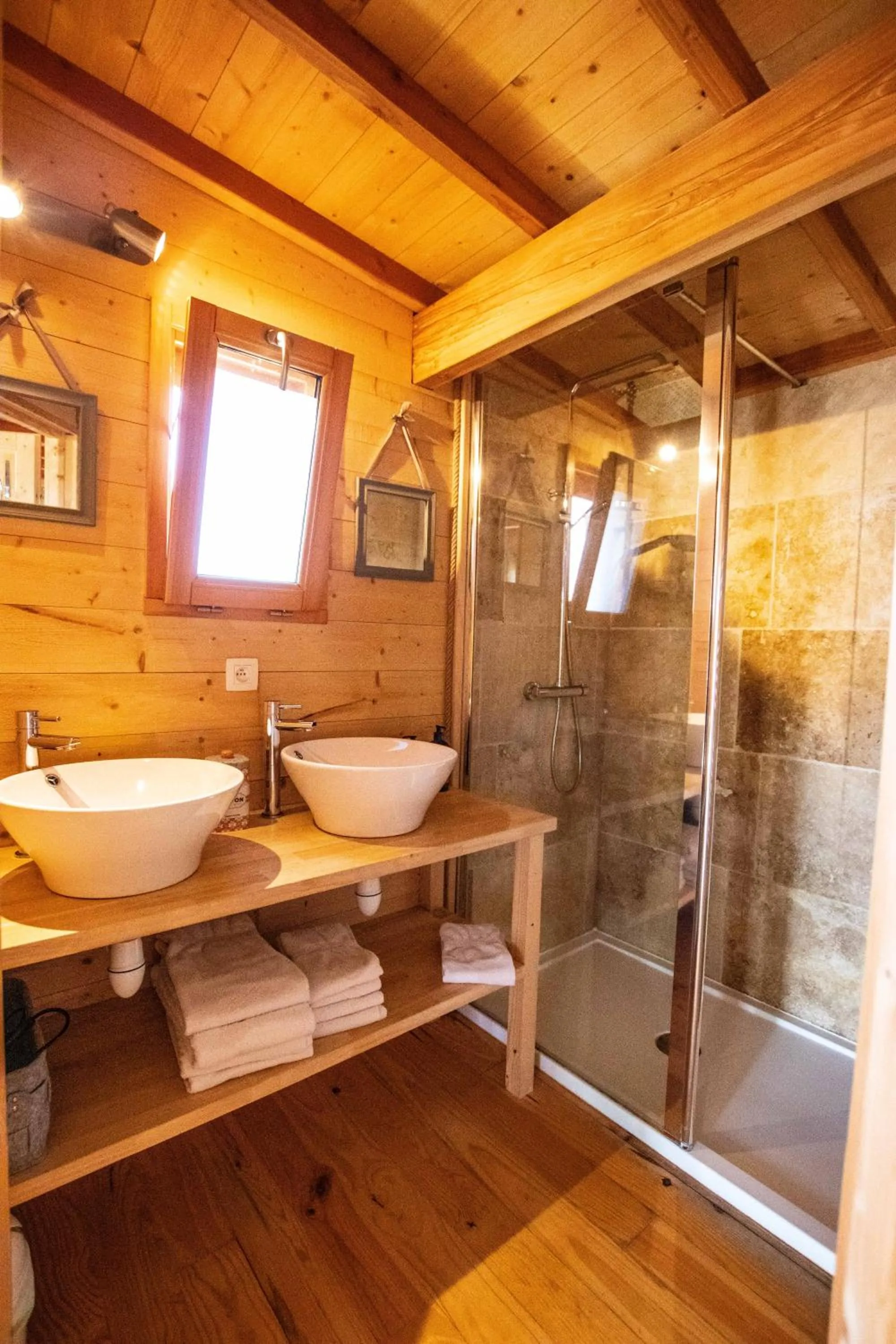 Bathroom in Les Lodges de la ViaRhôna / cabane-spa