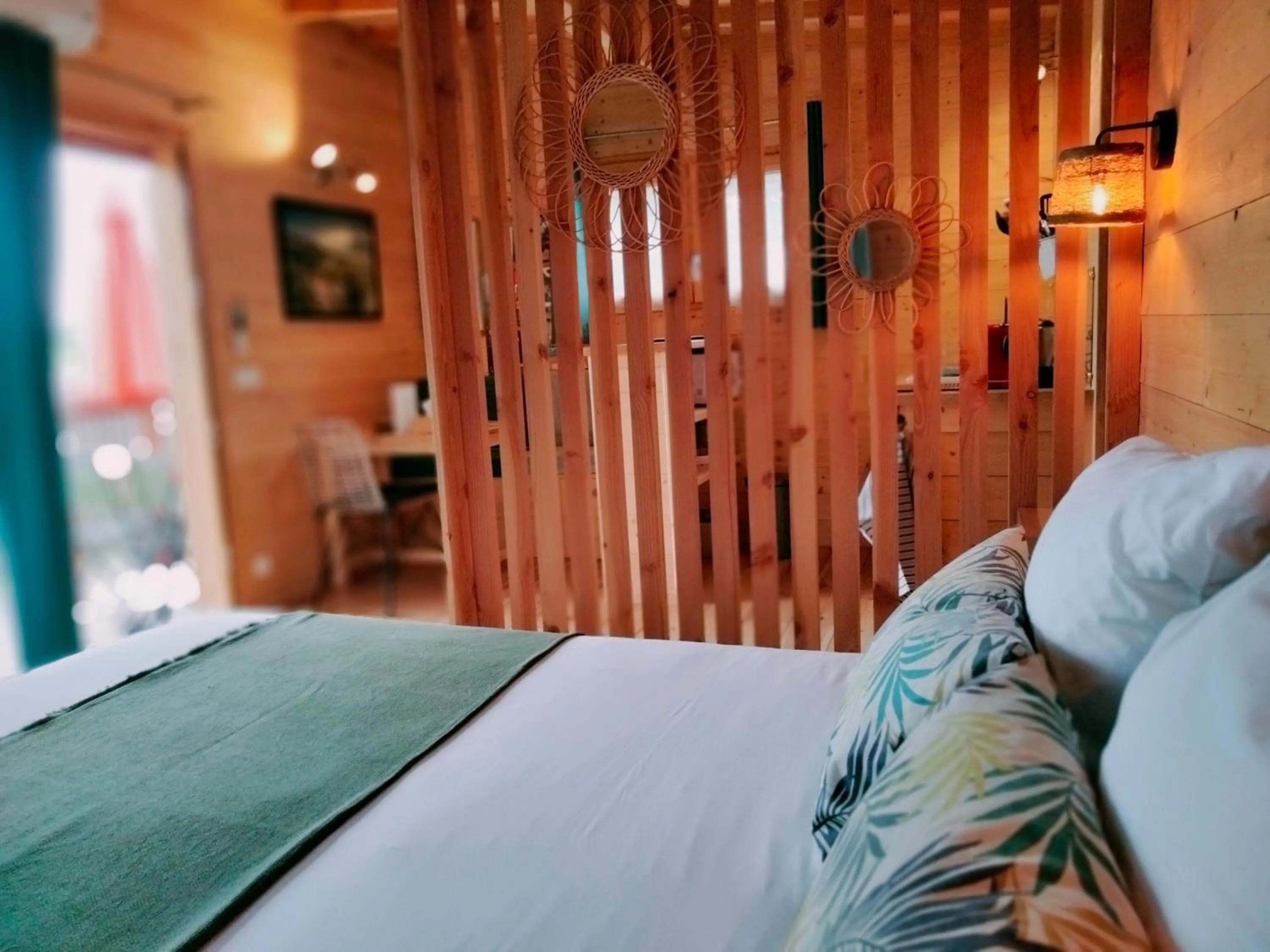 Bedroom, Bed in Les Lodges de la ViaRhôna / cabane-spa