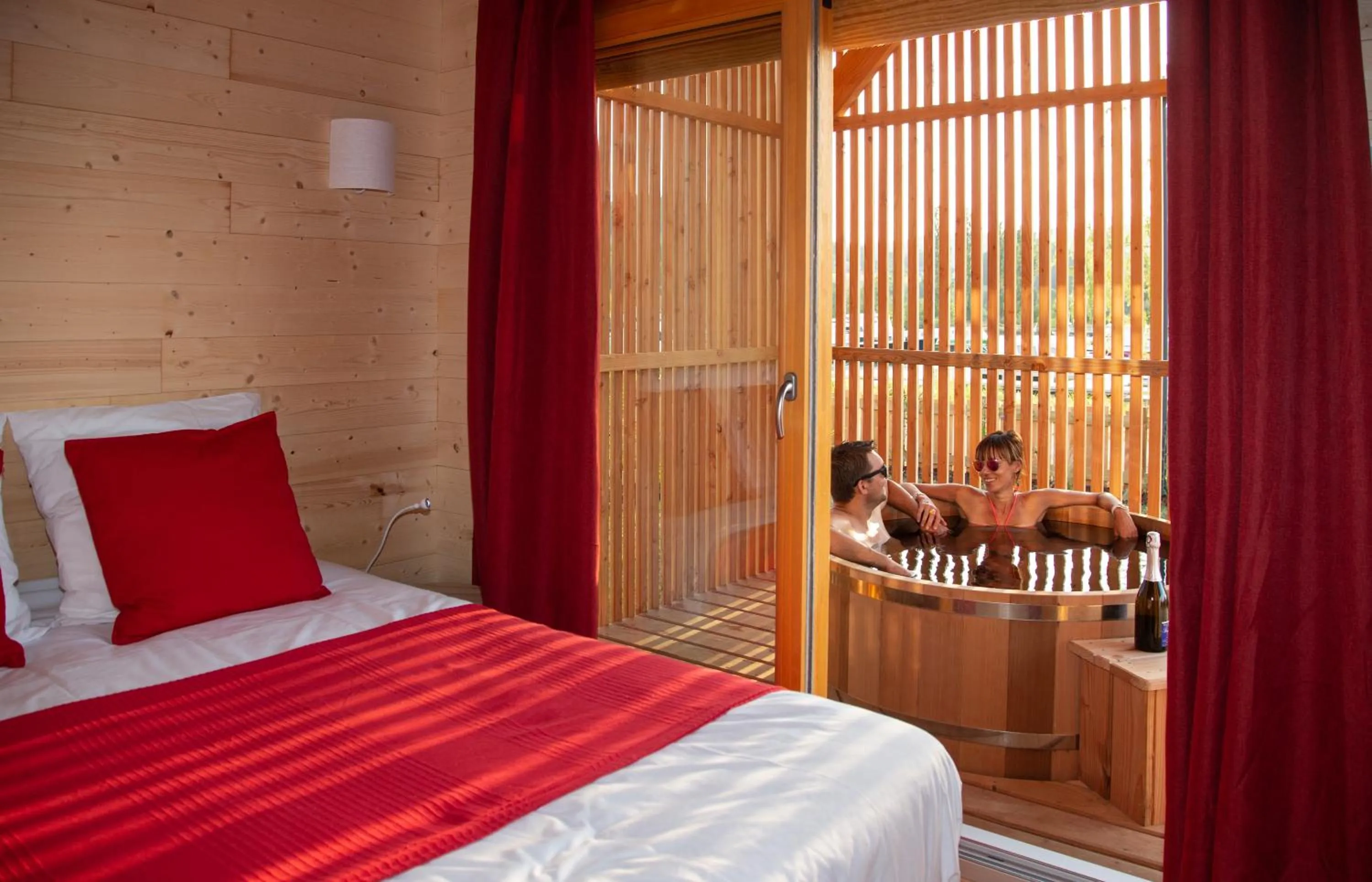 Spa and wellness centre/facilities, Bed in Les Lodges de la ViaRhôna / cabane-spa