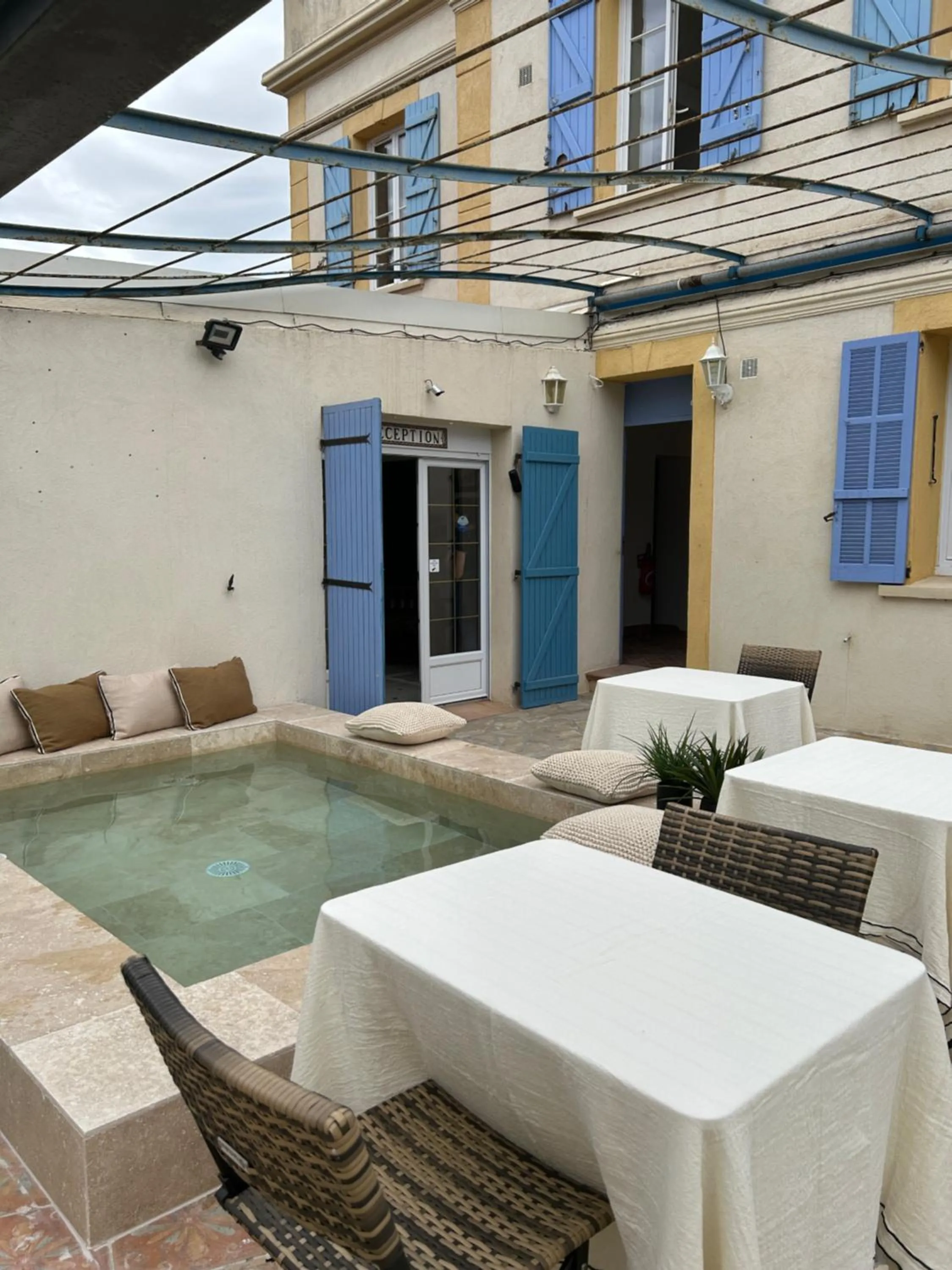 Swimming pool in Hôtel L'Escale Au Soleil