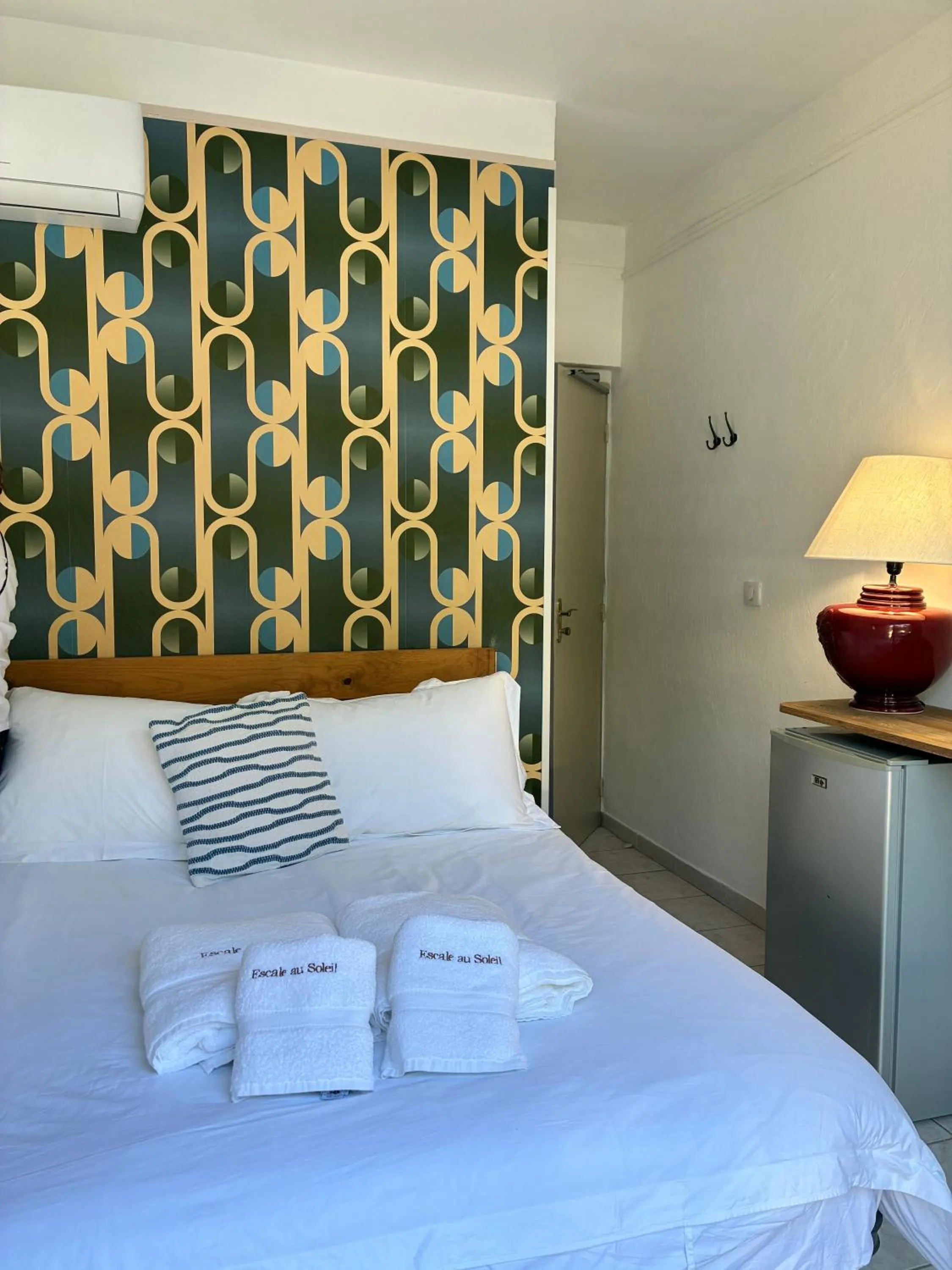 Bed in Hôtel L'Escale Au Soleil