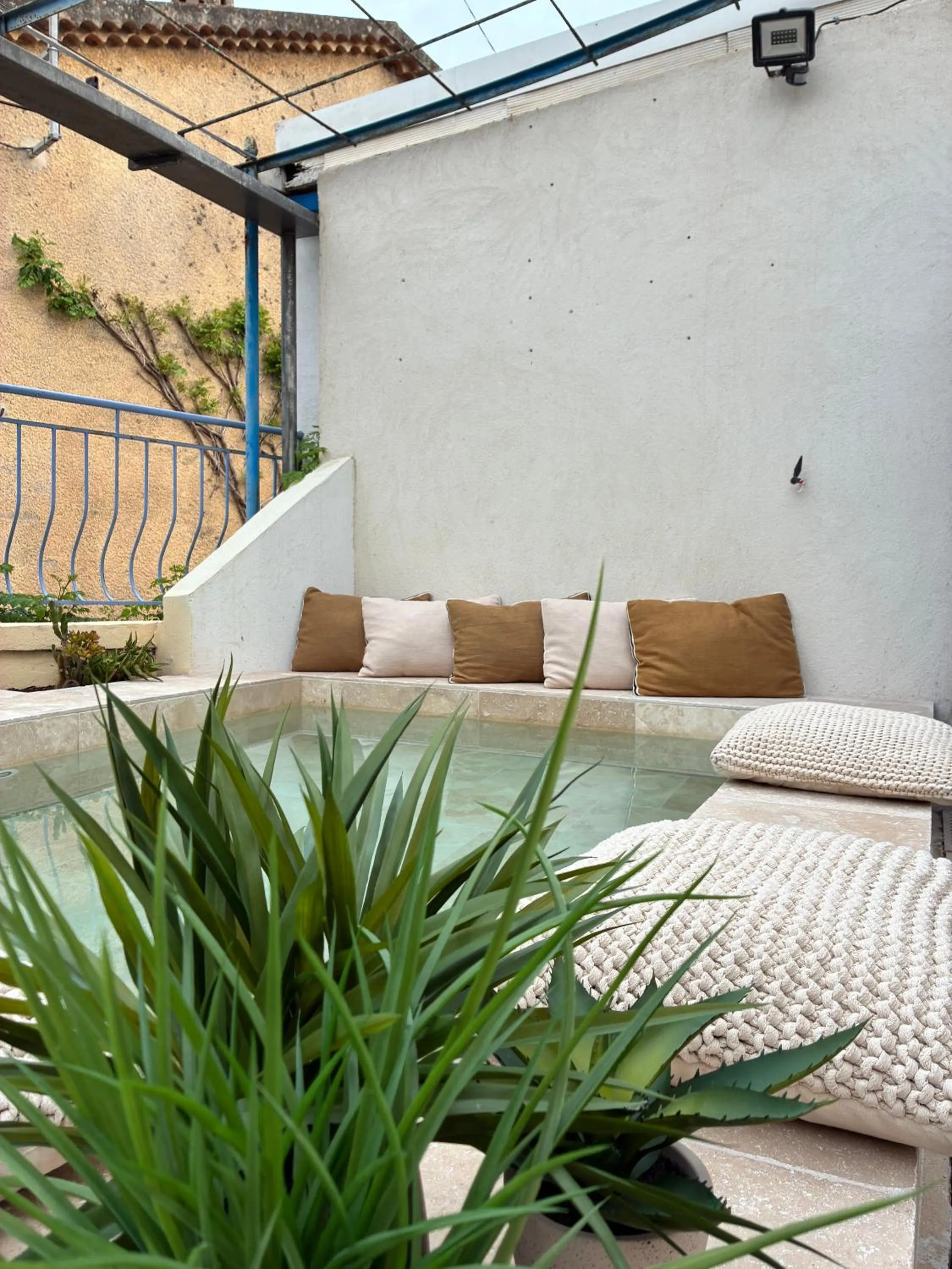 Swimming pool in Hôtel L'Escale Au Soleil