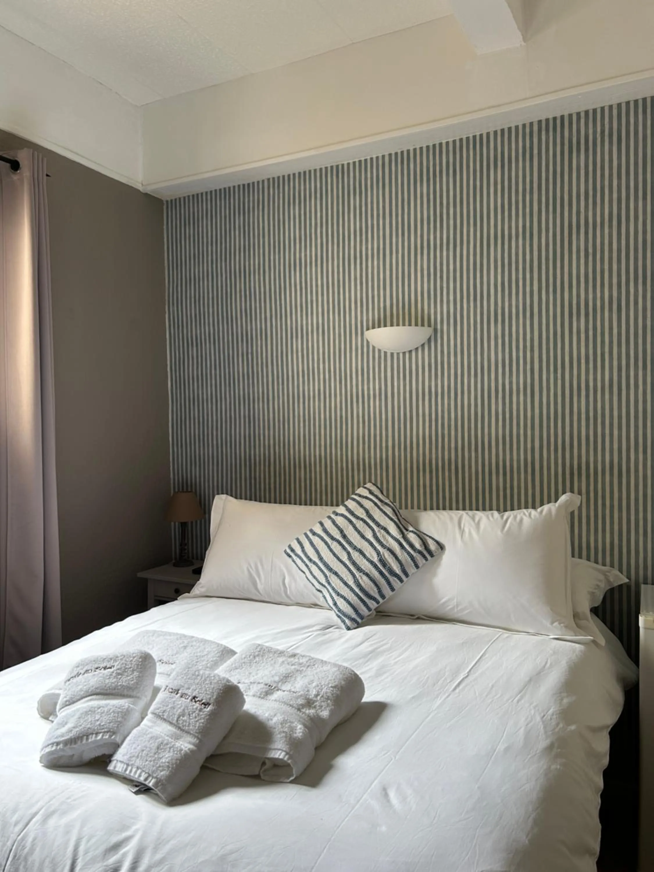 Bed in Hôtel L'Escale Au Soleil