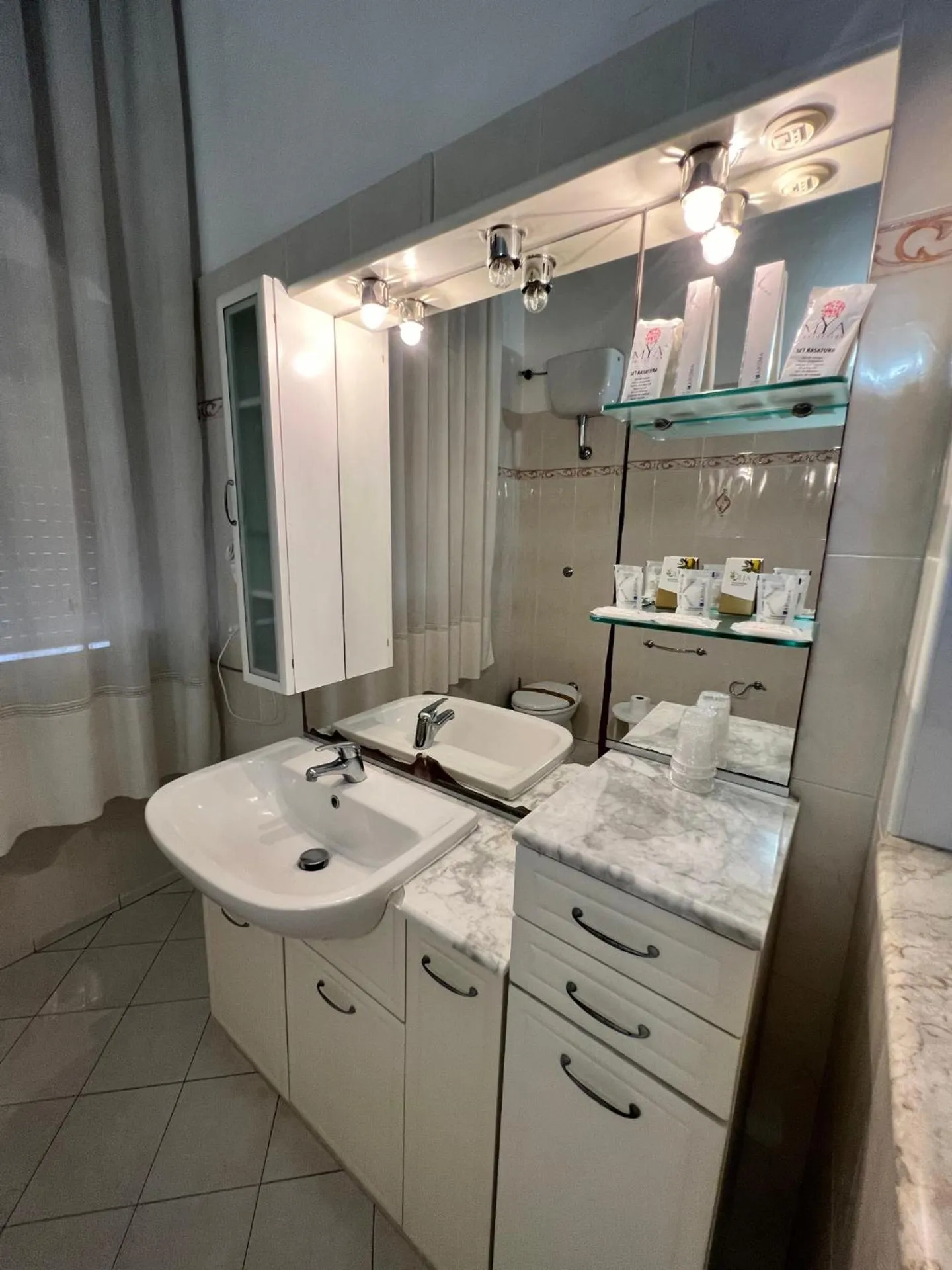 Bathroom in Hotel Lungomare