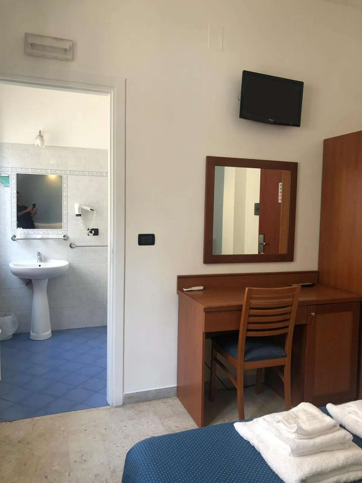 TV and multimedia, Bed in Hotel Lungomare