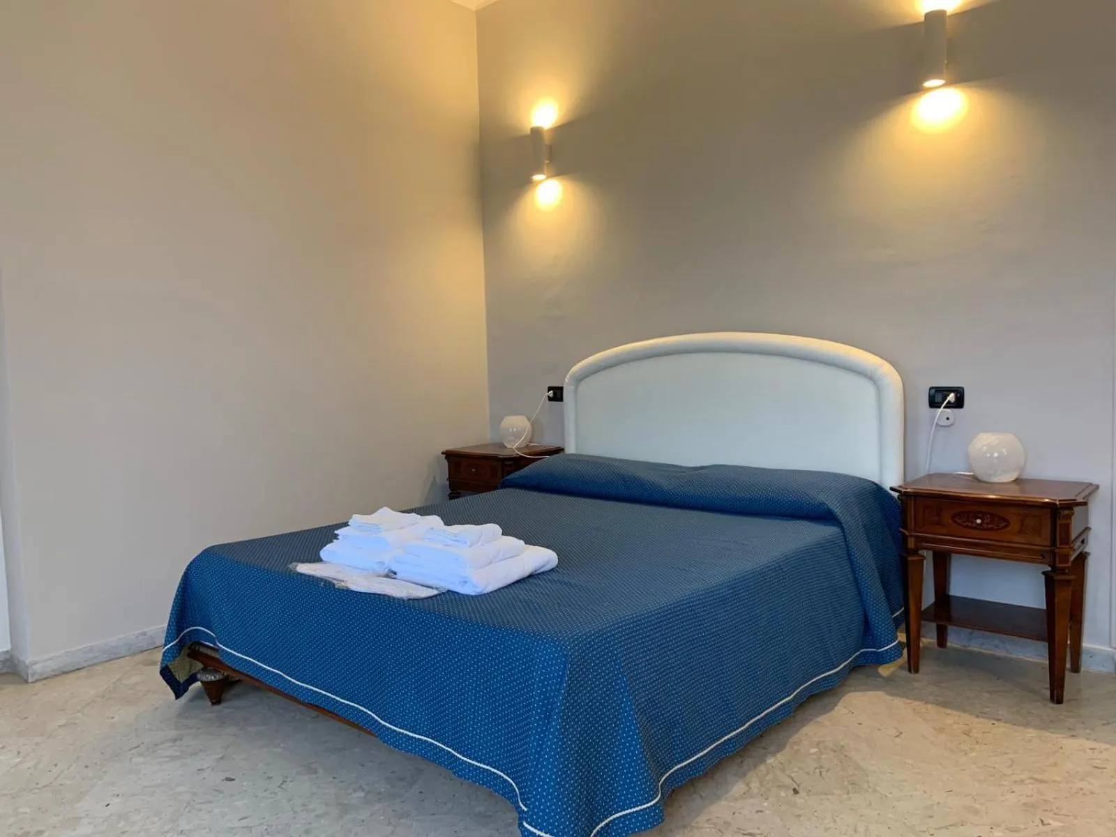 Bedroom, Bed in Hotel Lungomare