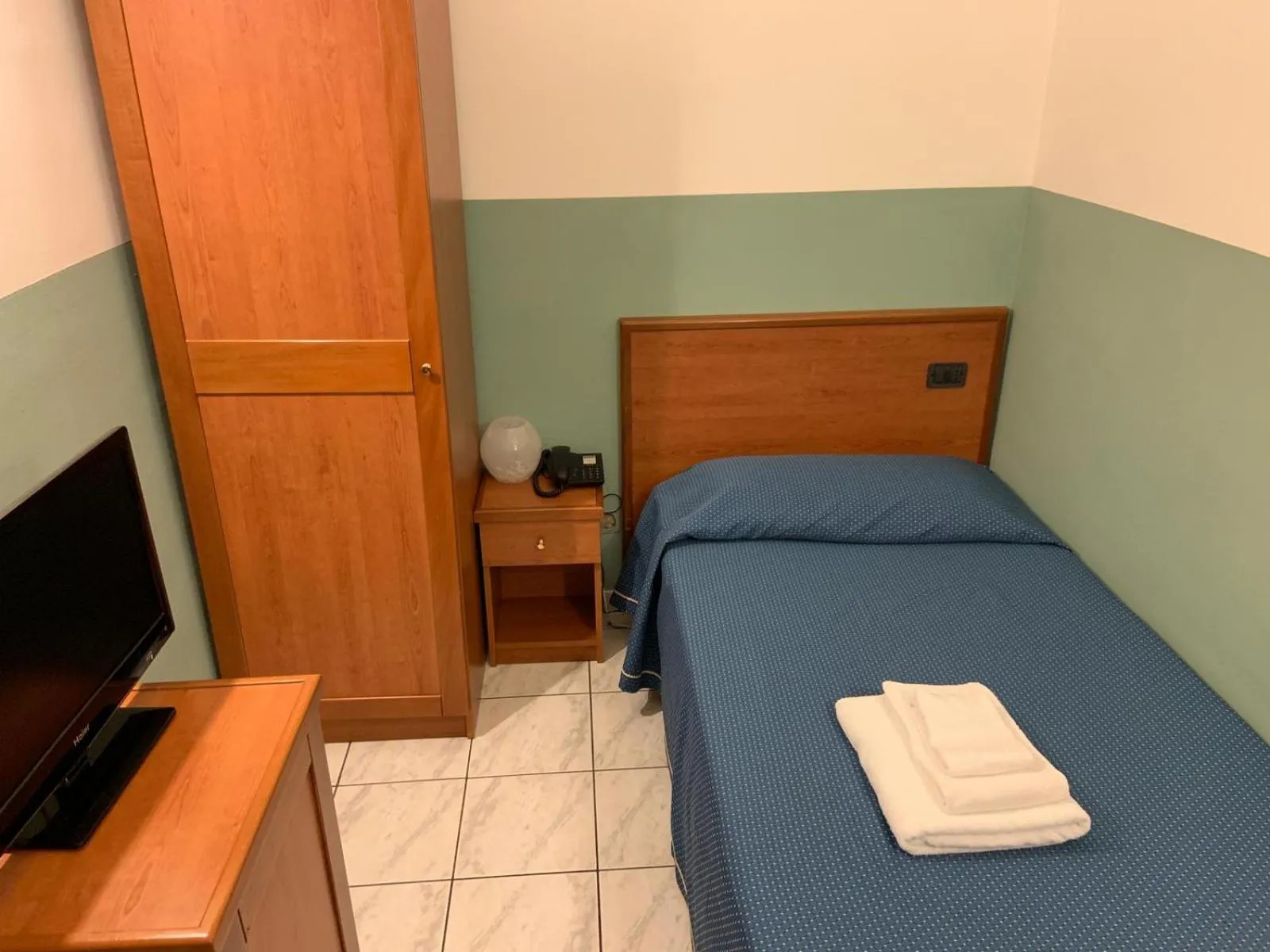 Bed in Hotel Lungomare