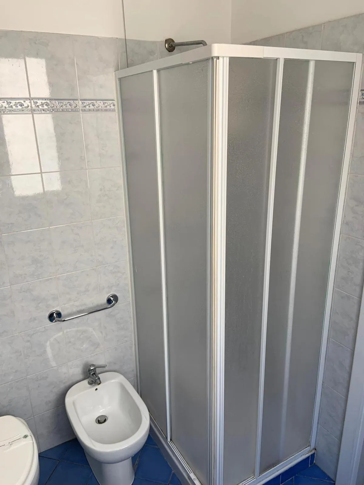 Bathroom in Hotel Lungomare