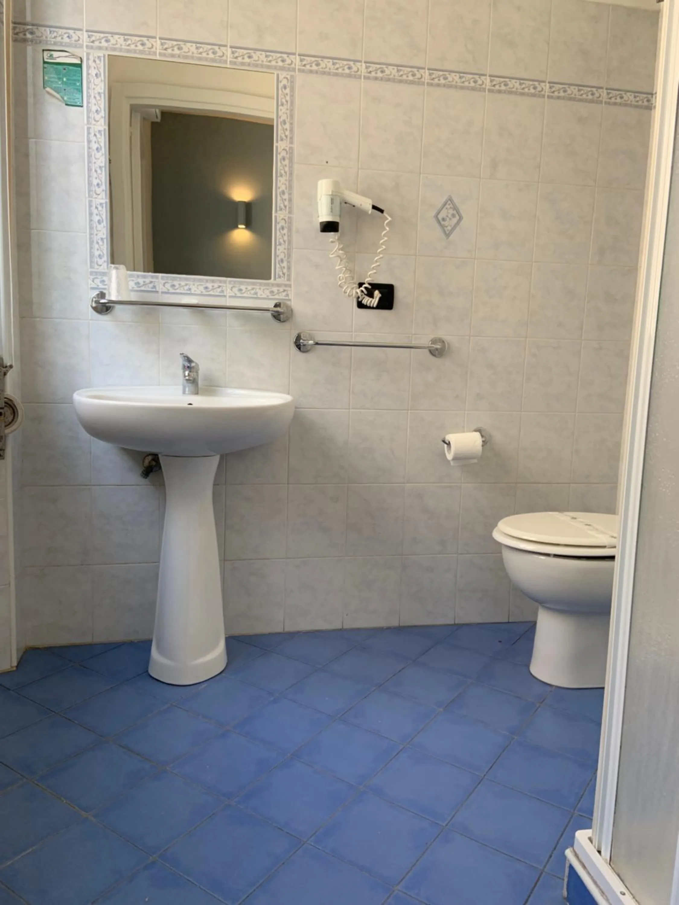 Toilet in Hotel Lungomare