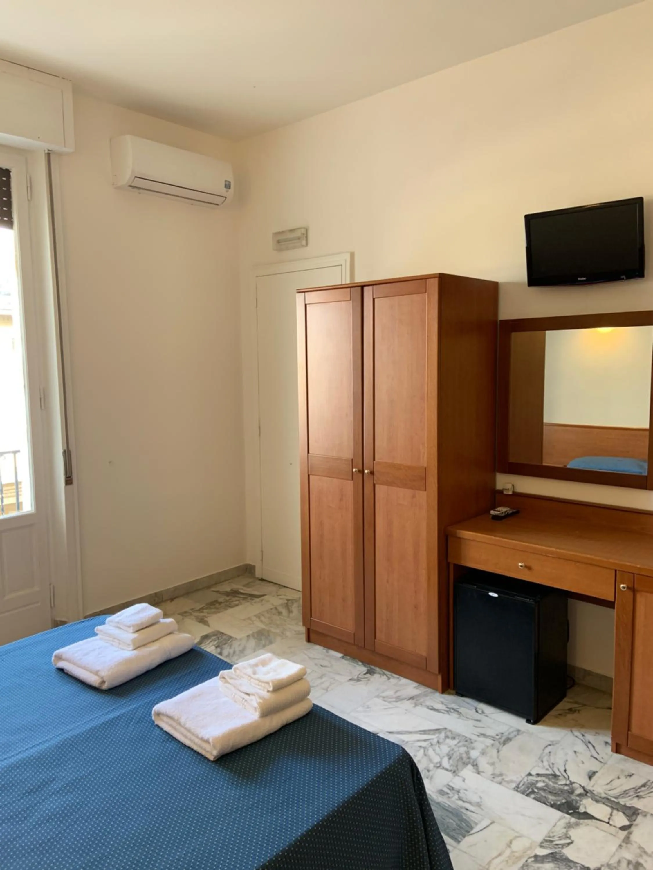 TV and multimedia, Bed in Hotel Lungomare