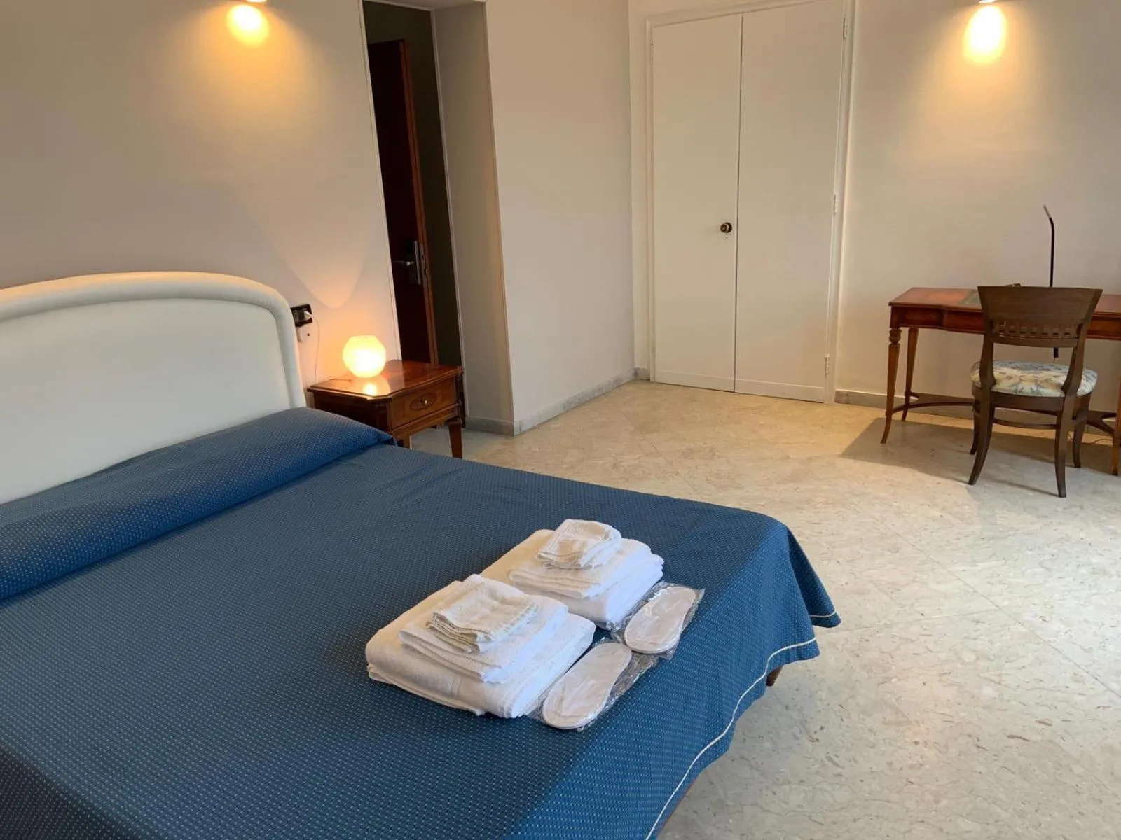 Bed in Hotel Lungomare