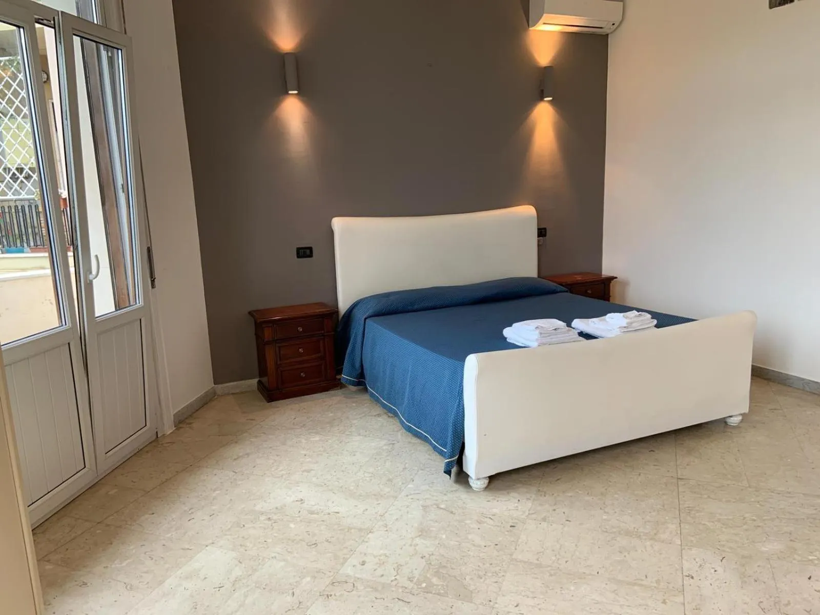 Living room, Bed in Hotel Lungomare