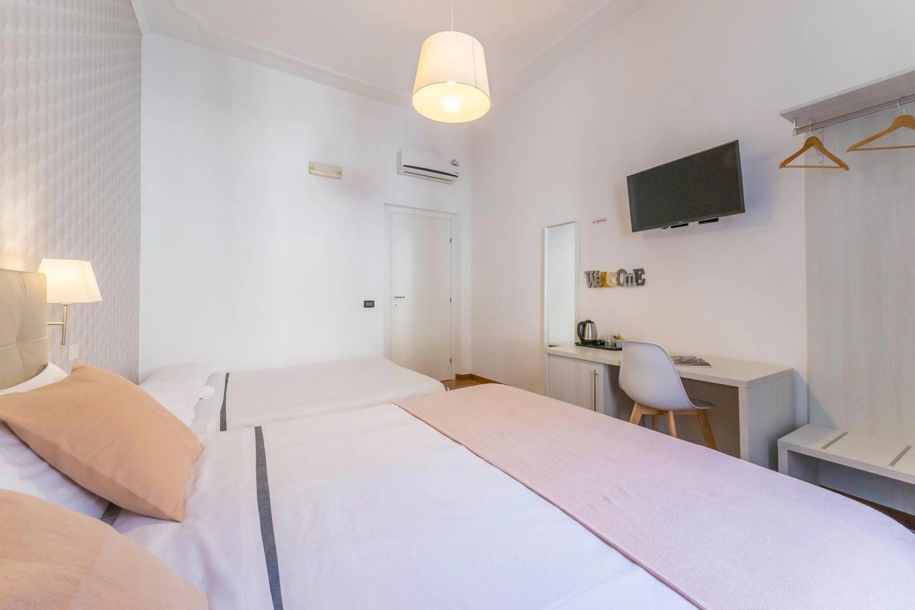 Photo of the whole room, Bed in I Mulini A Vento