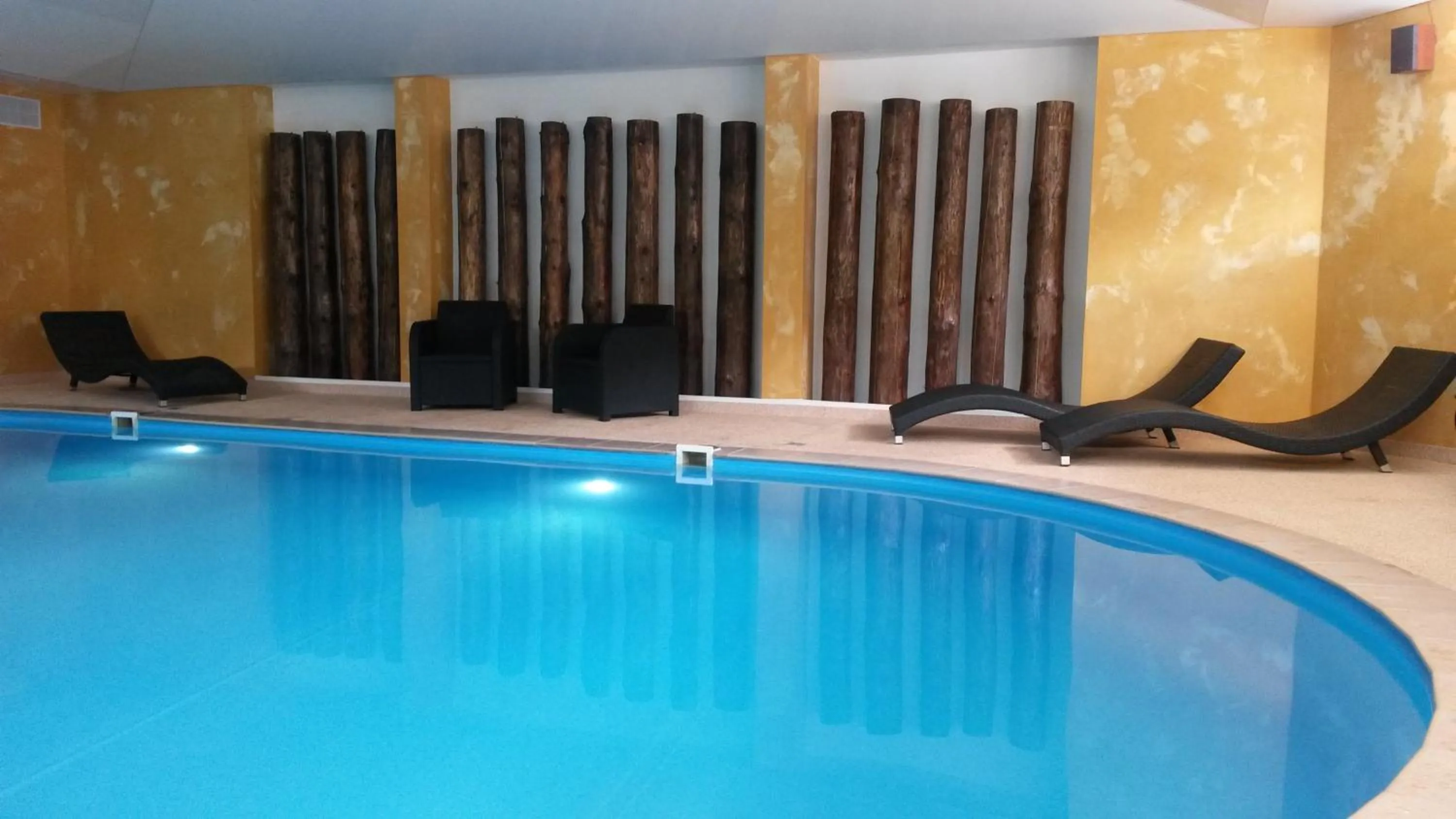 Swimming pool in Hotel Kamei