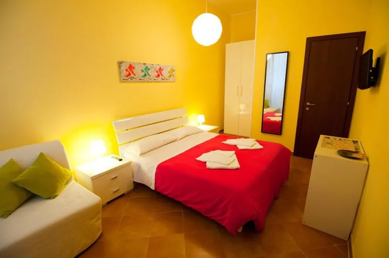 Photo of the whole room, Bed in Rome Services Porta Castello