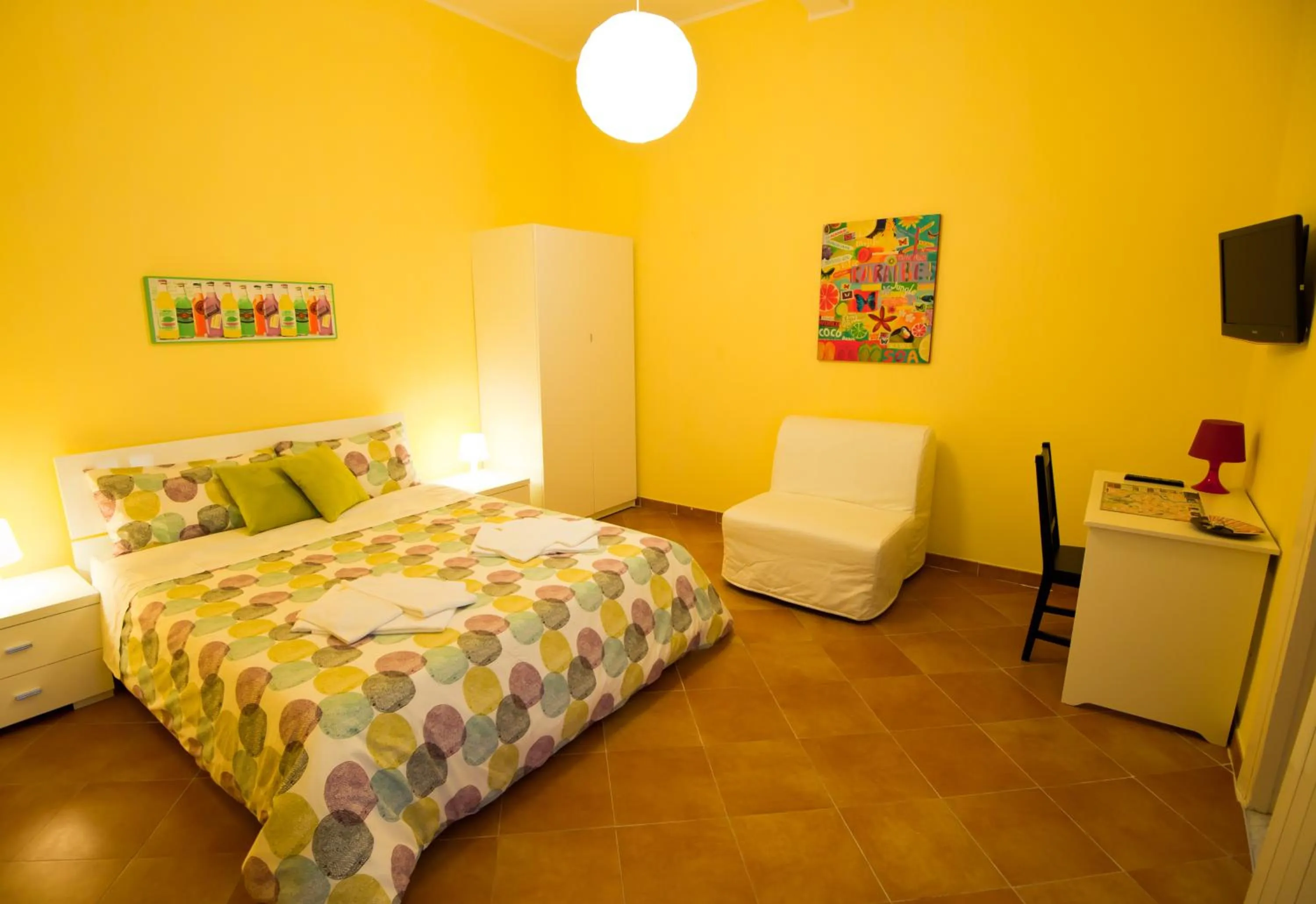 Property building, Bed in Rome Services Porta Castello