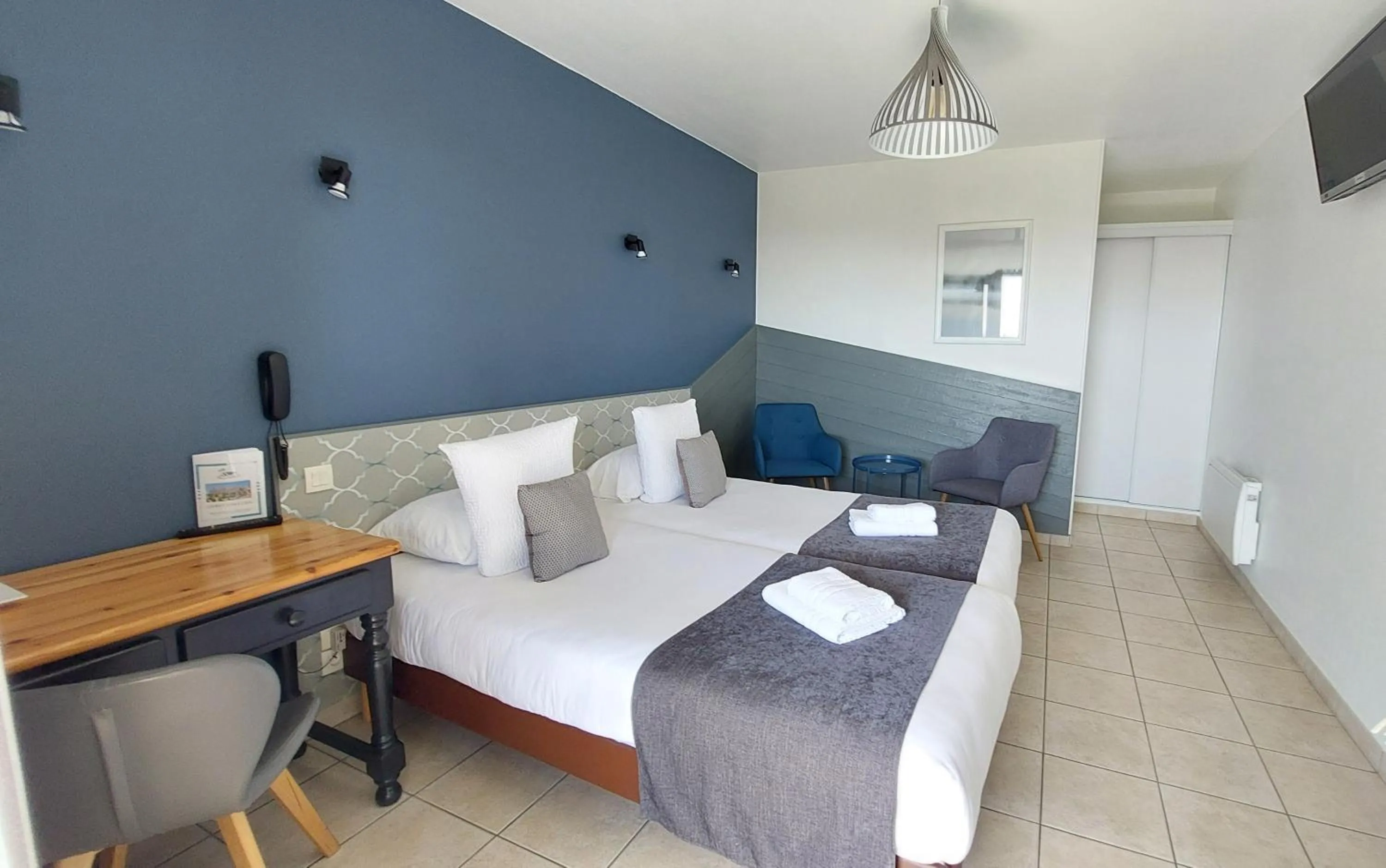 Superior Twin Room in Logis Hôtel La Rosière----Situé entre BAYEUX et ARROMANCHES