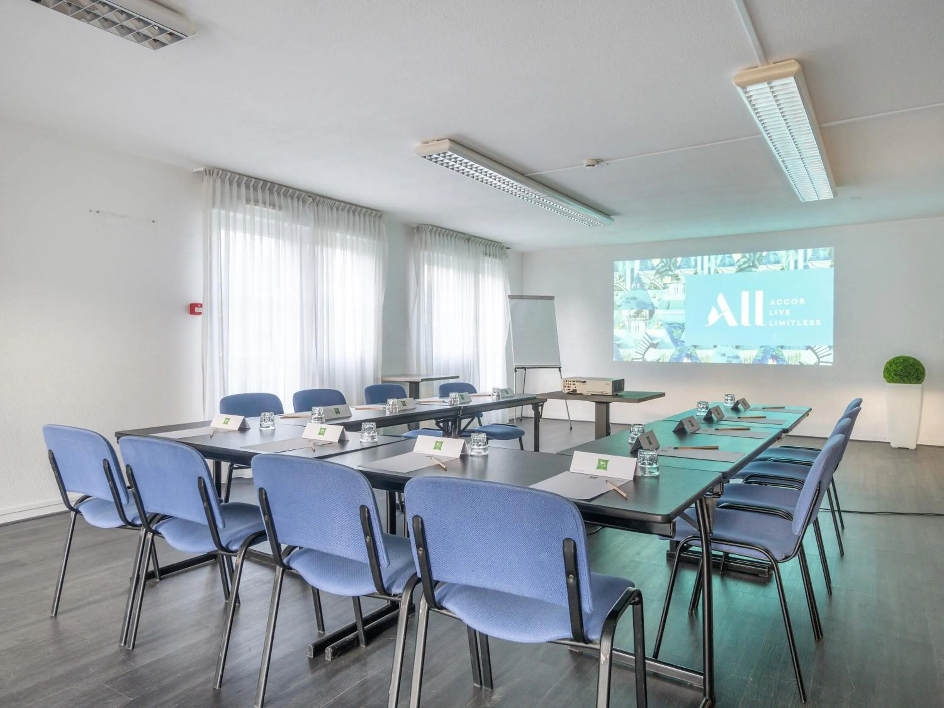 Meeting/conference room in ibis Styles Marennes d'Oléron