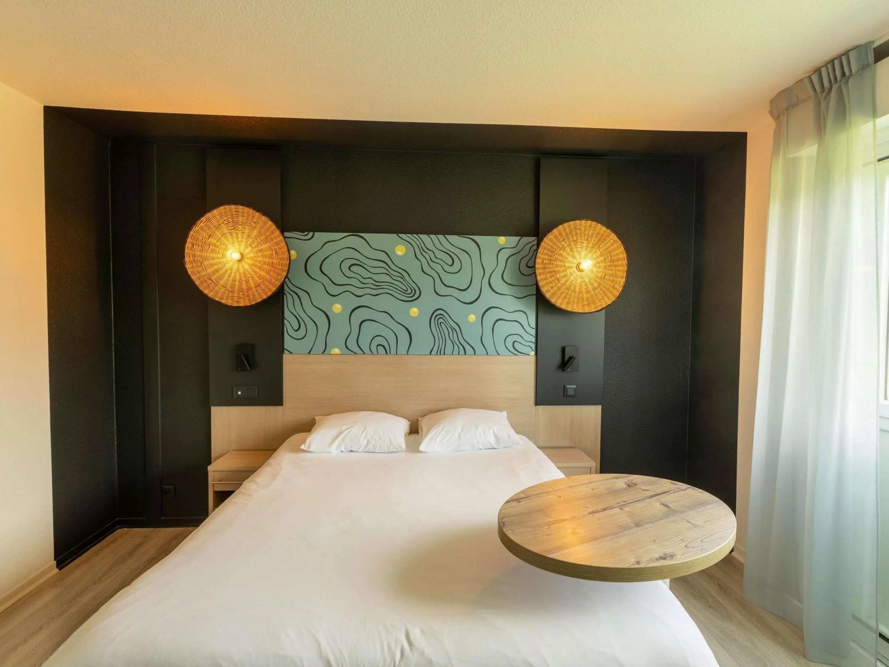Property building, Bed in ibis Styles Marennes d'Oléron