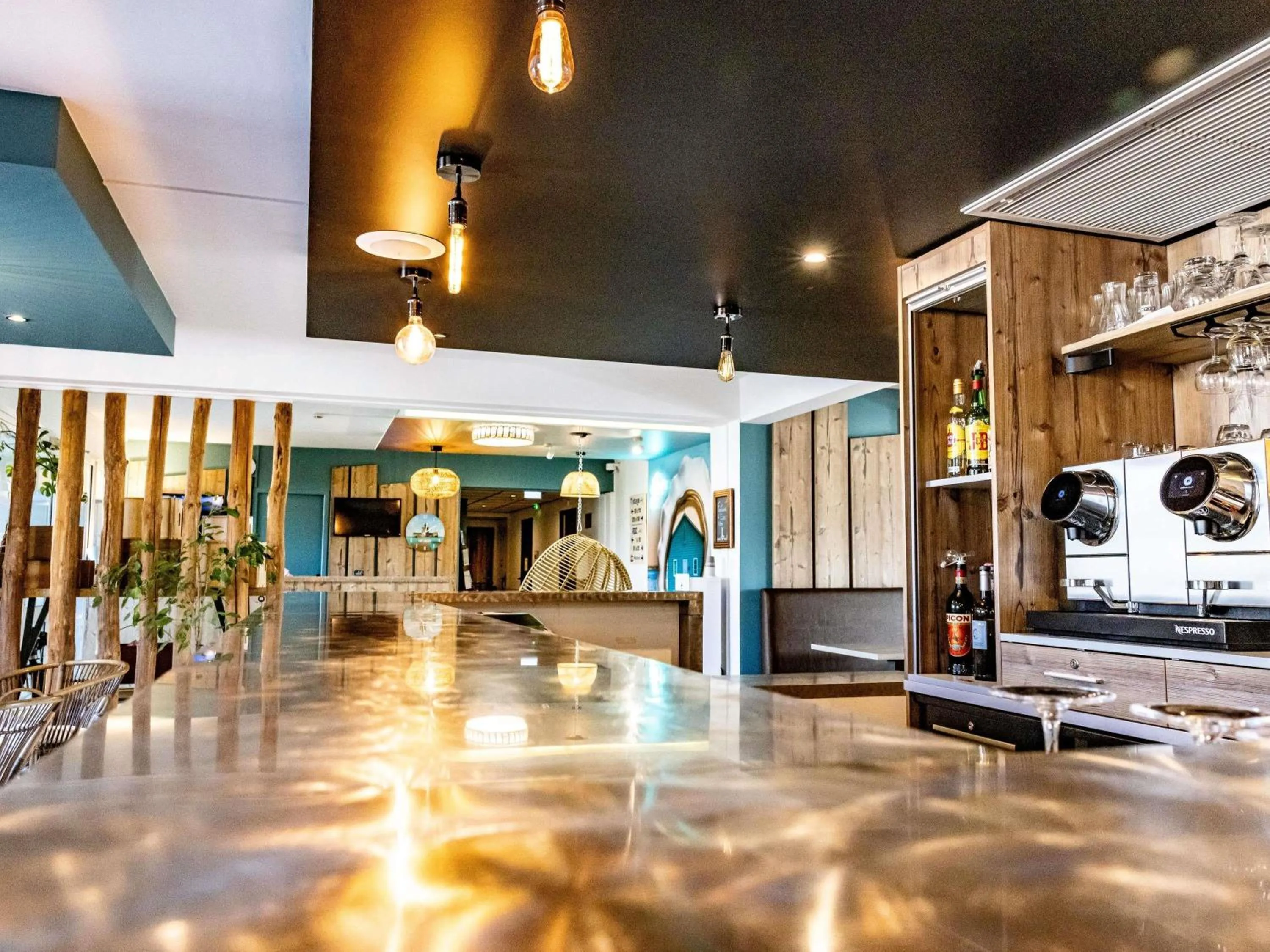 Lounge or bar in ibis Styles Marennes d'Oléron