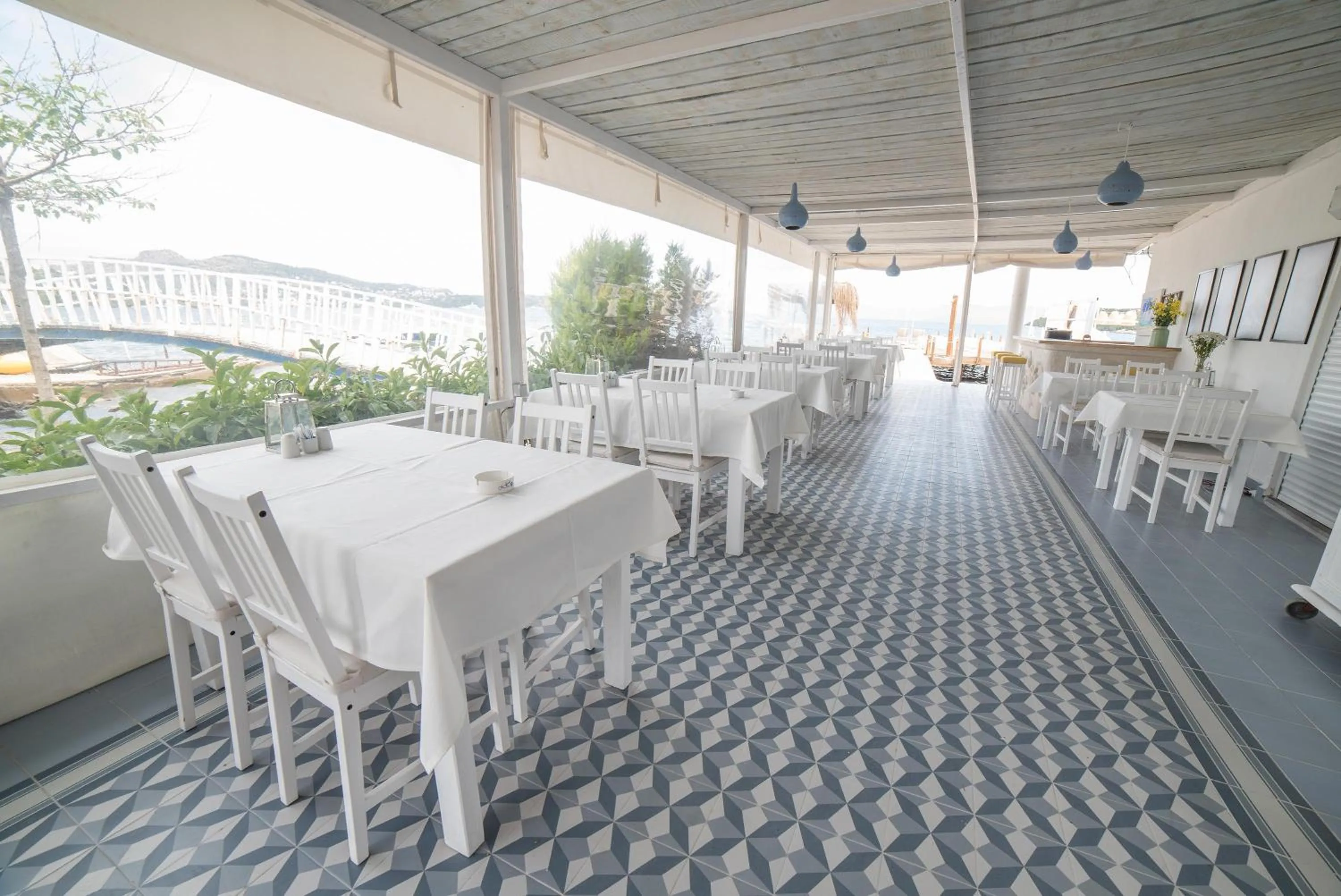 Restaurant/places to eat in Madda Hotel