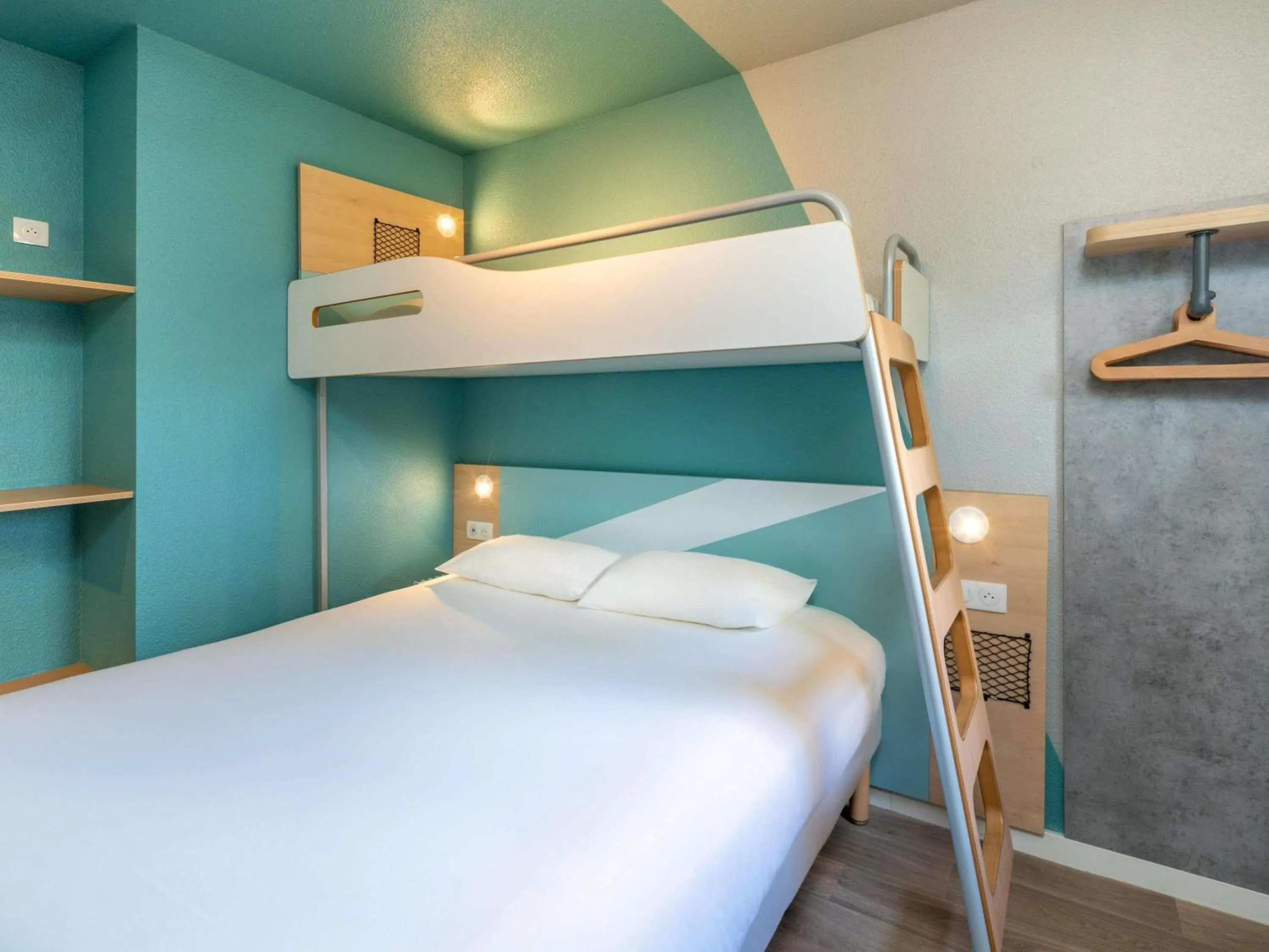 Bedroom, Bed in ibis budget Nantes Sainte Luce - Hôtel Rénové